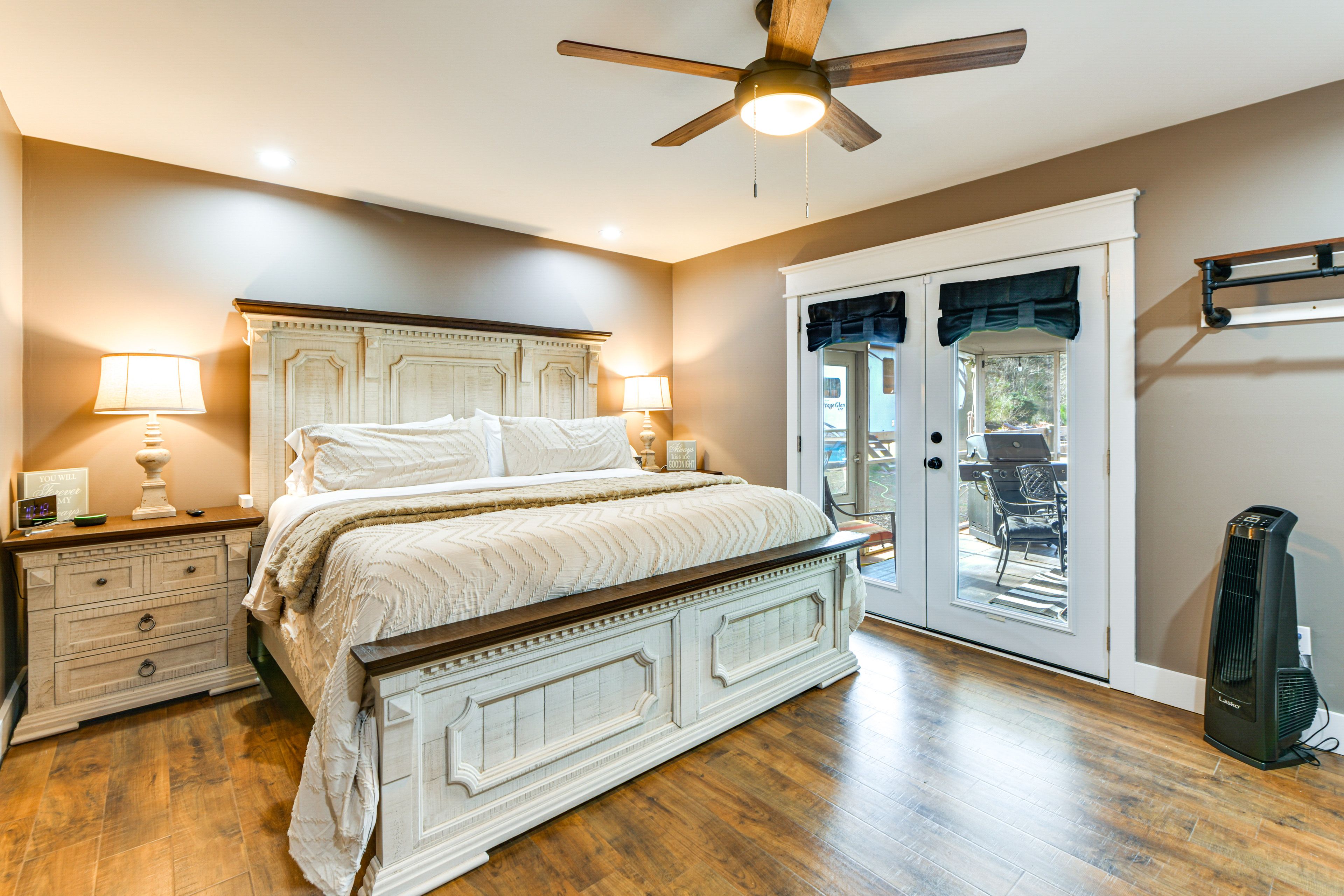 Bedroom 1 | King Bed