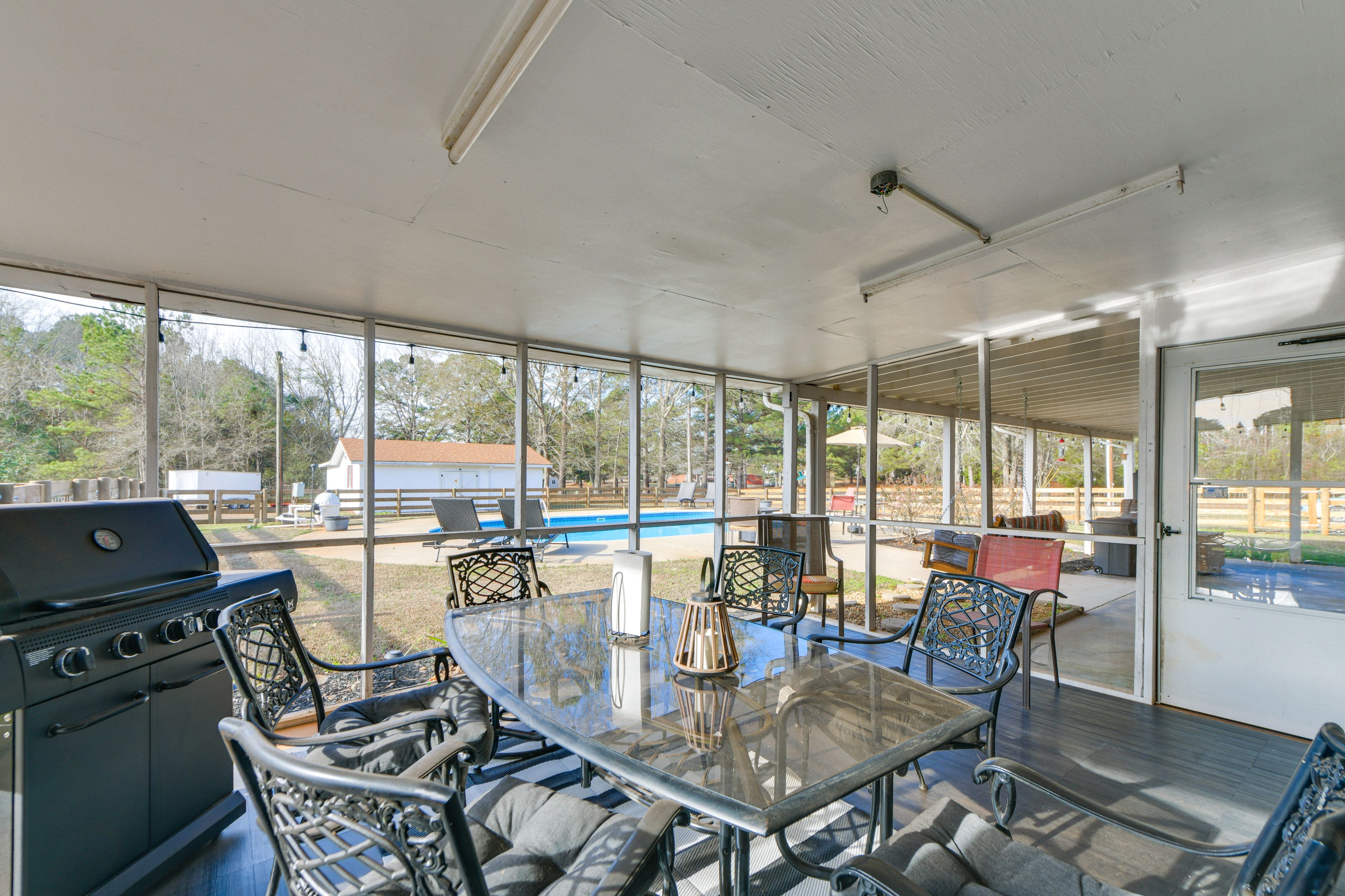 Screened Porch | Gas Grill