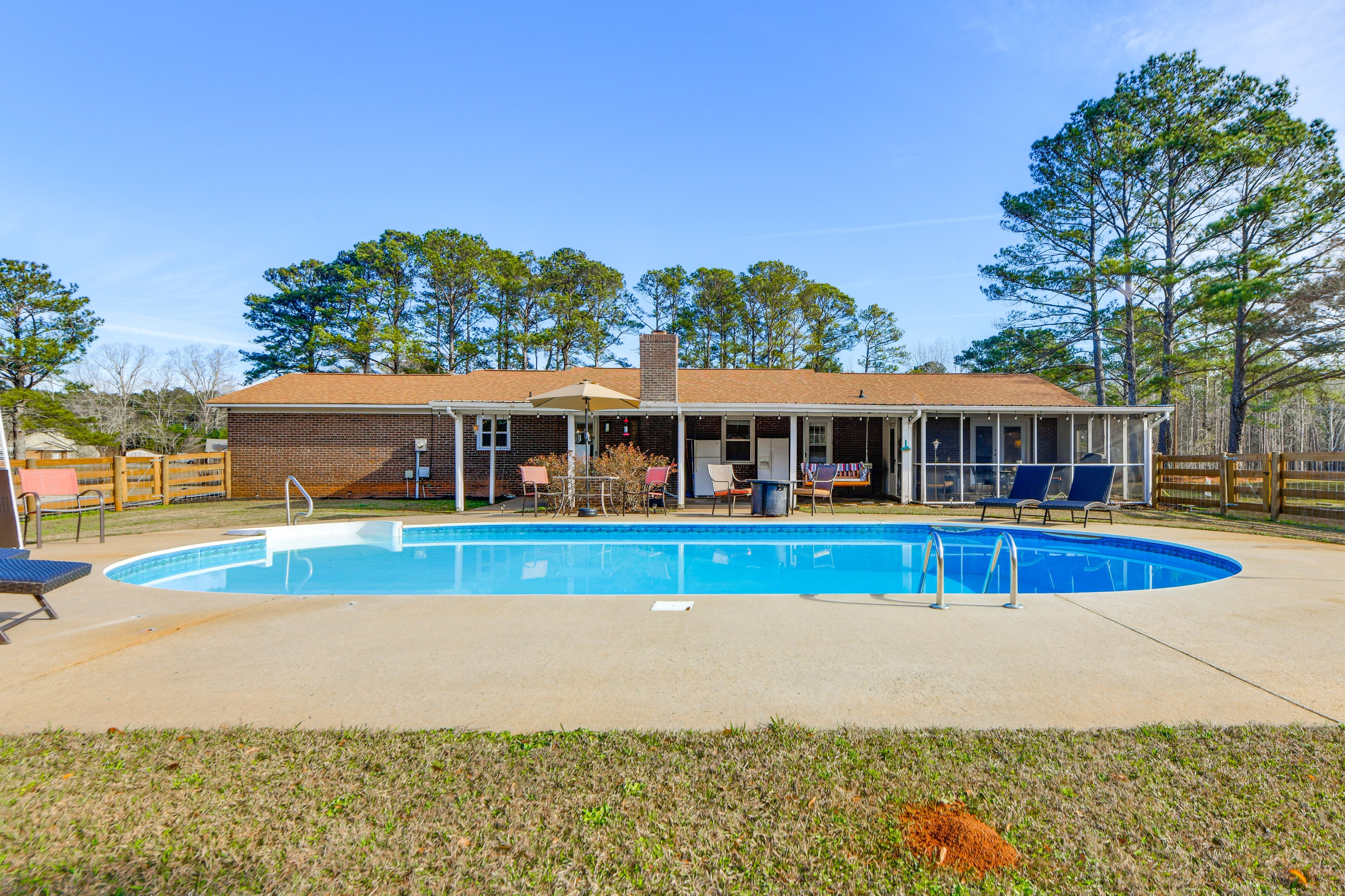 Manchester Vacation Rental | 2BR | 2BA | 3 Steps Required | 2,000 Sq Ft