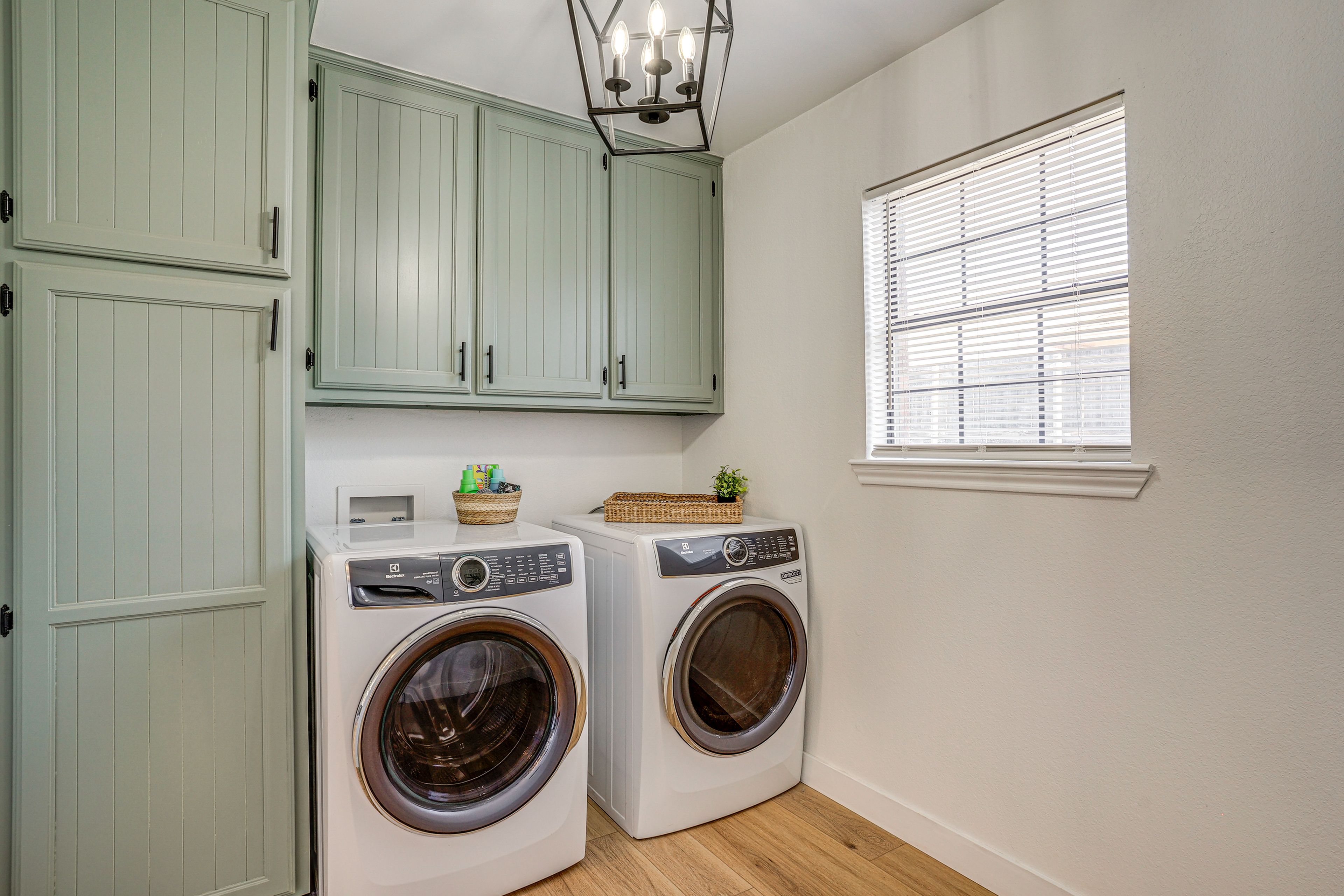 Laundry Room | Washer & Dryer