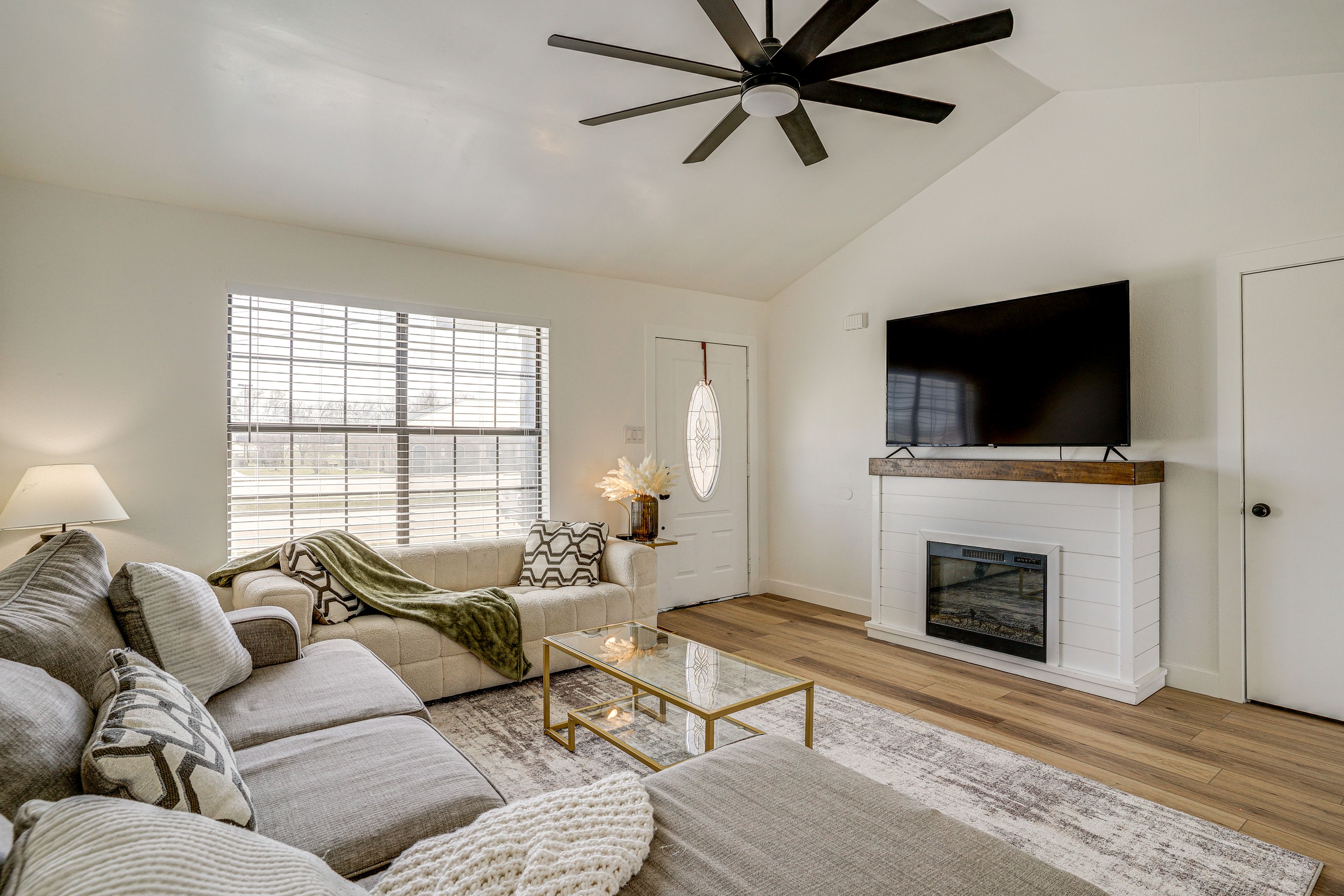 Living Room | Single-Story Home | Central A/C & Heating