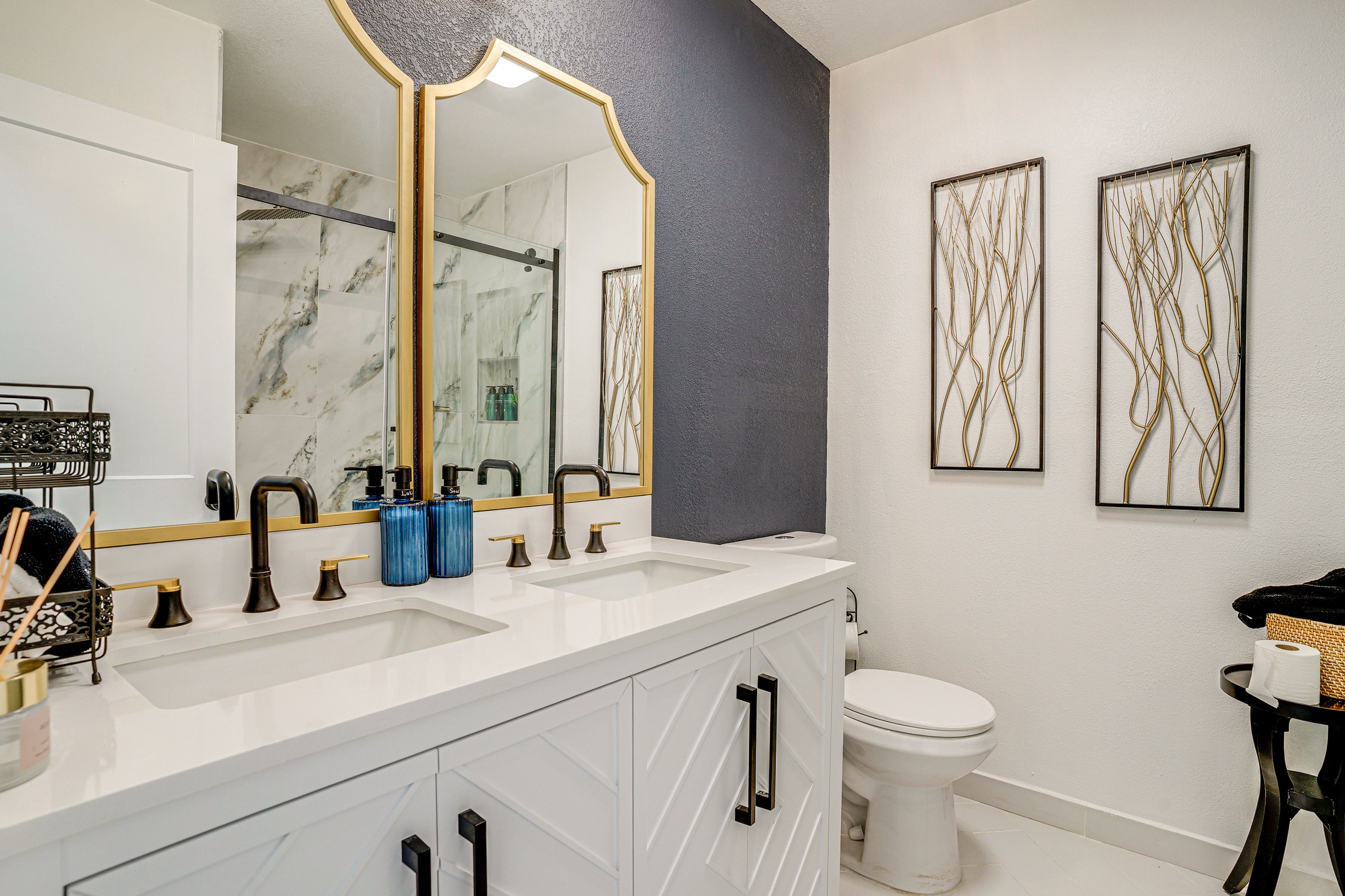 Full Bathroom | Towels Provided