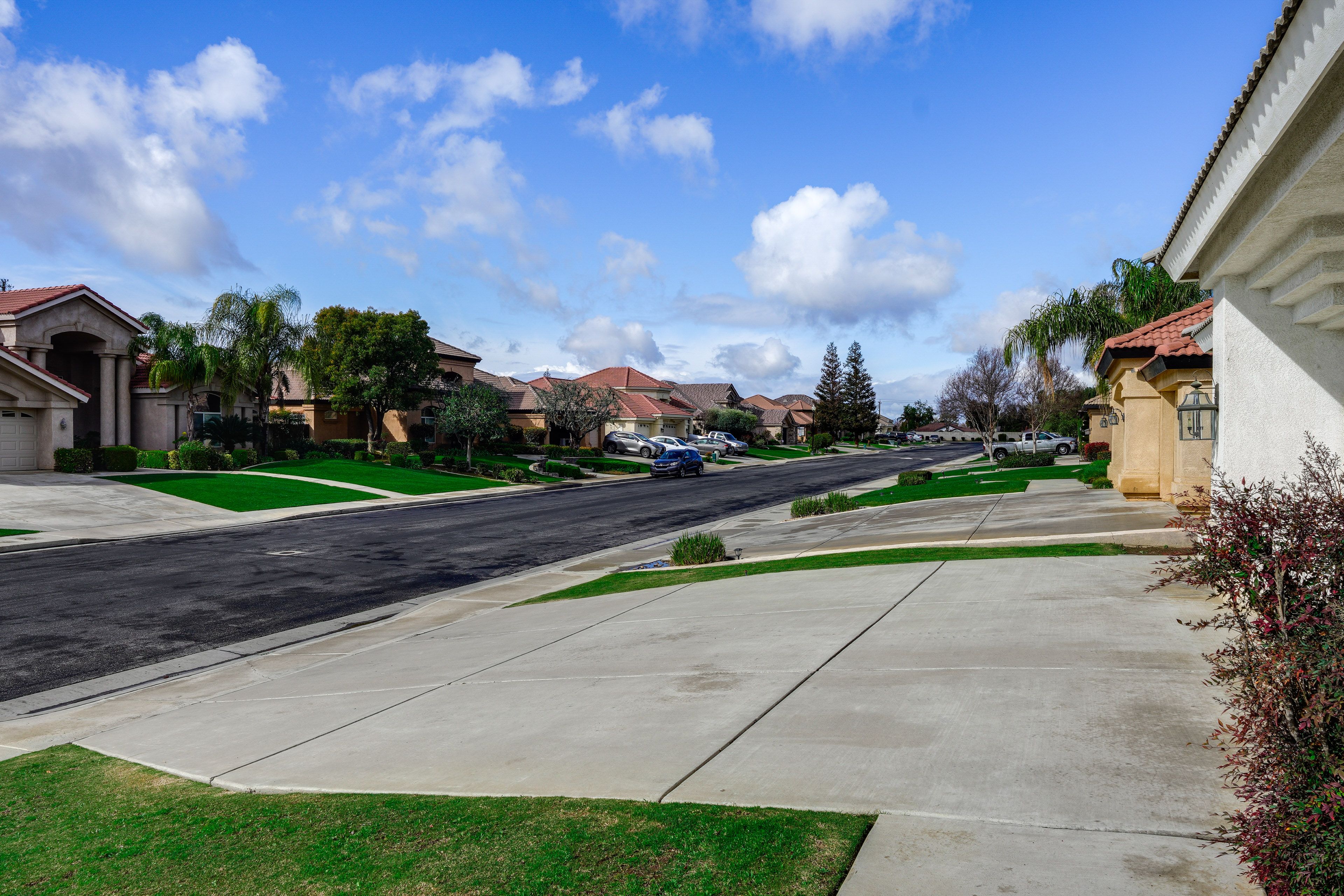 Parking | Driveway (3 Vehicles)