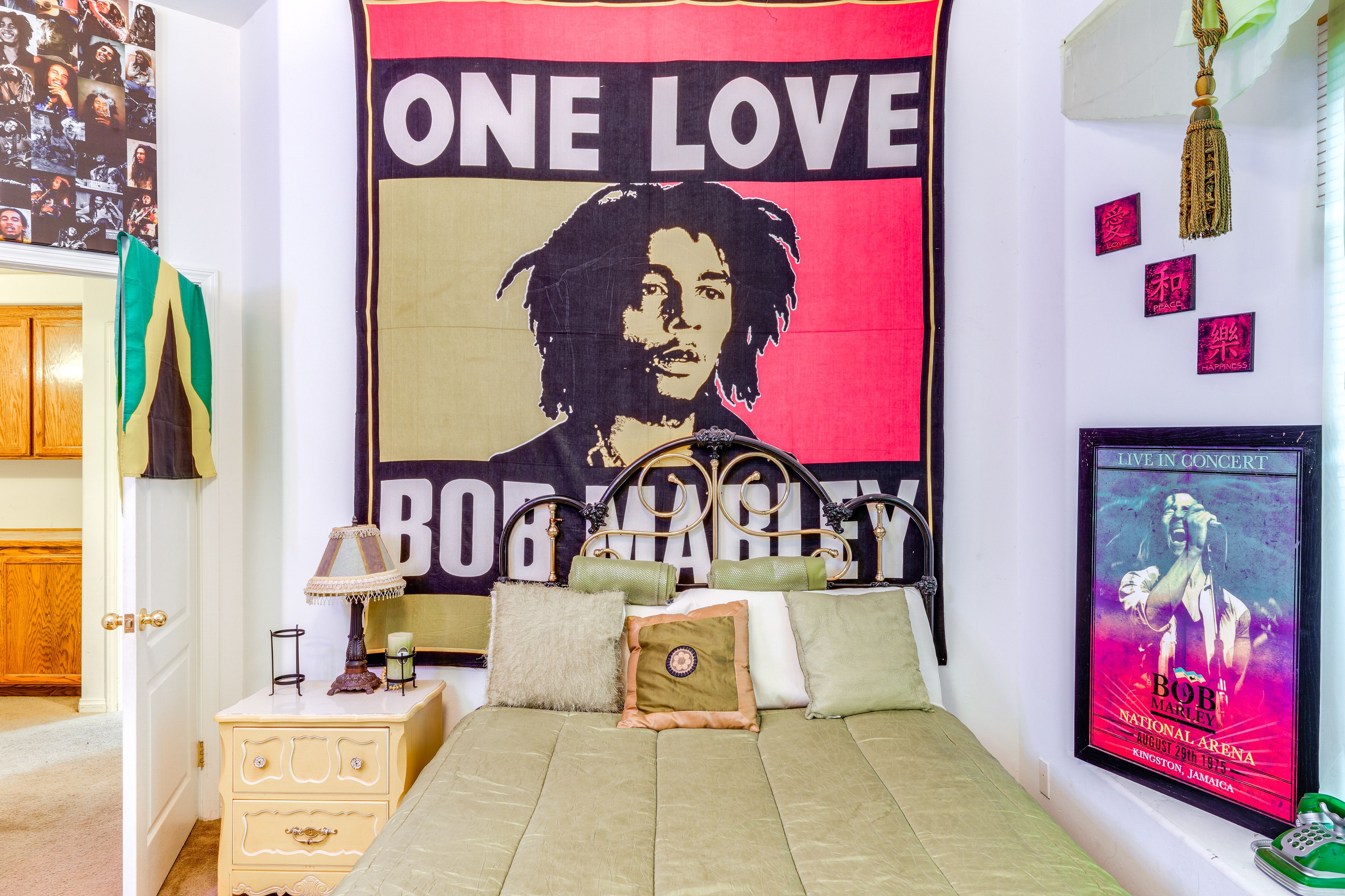 Bedroom 3 | Queen Bed