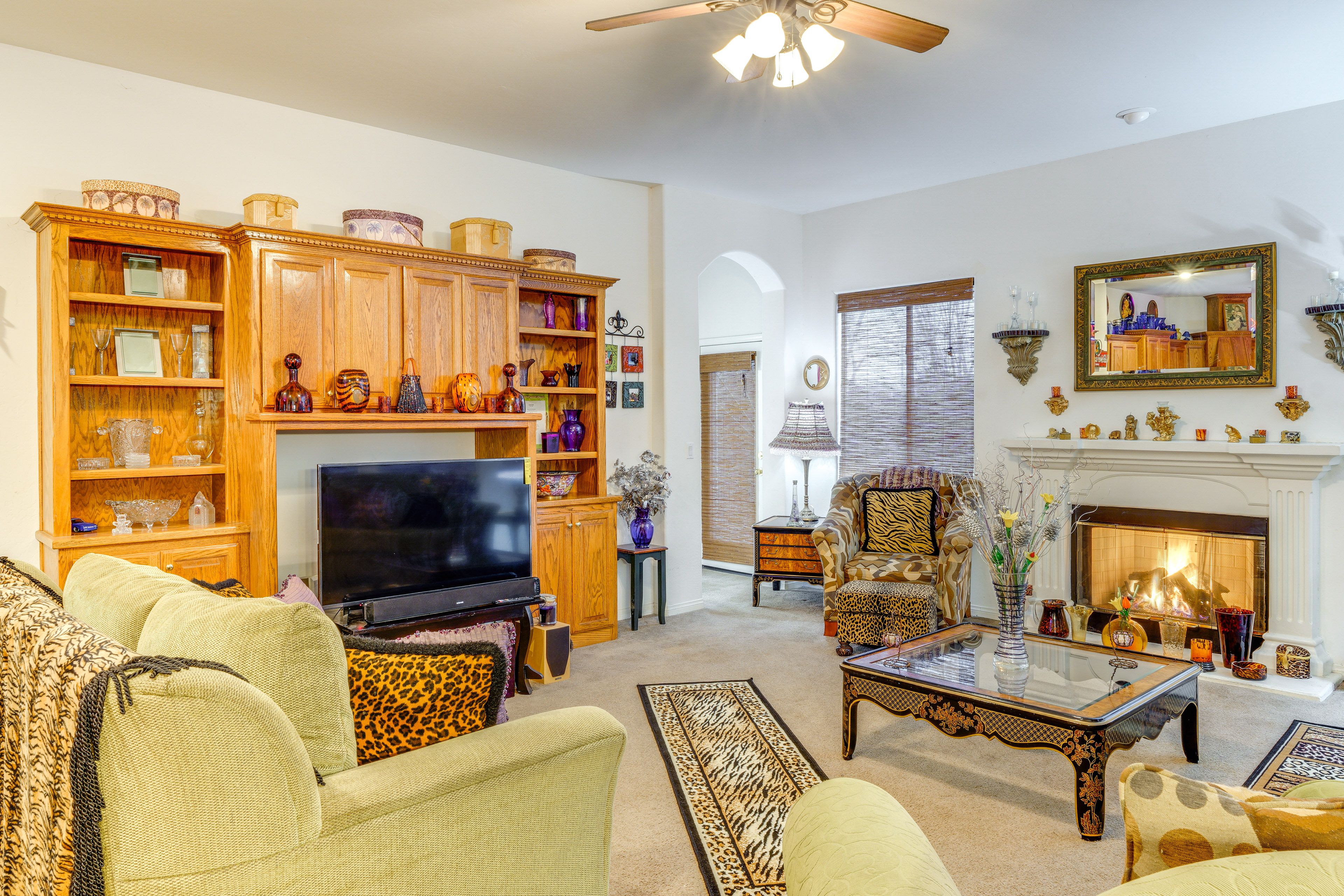 Living Room | Fireplace | Free WiFi