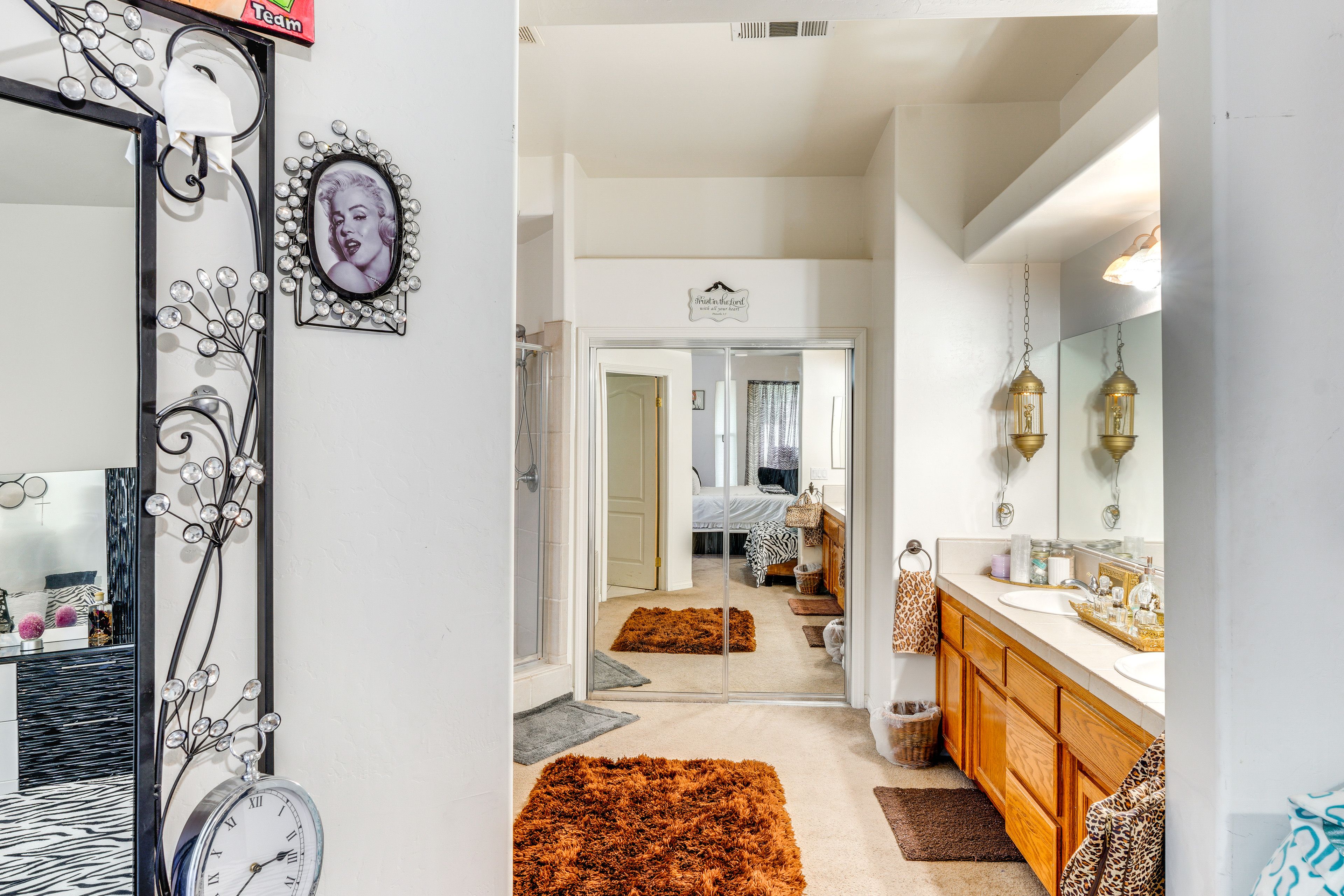 En-Suite Bathroom | Jetted Tub | Towels Provided