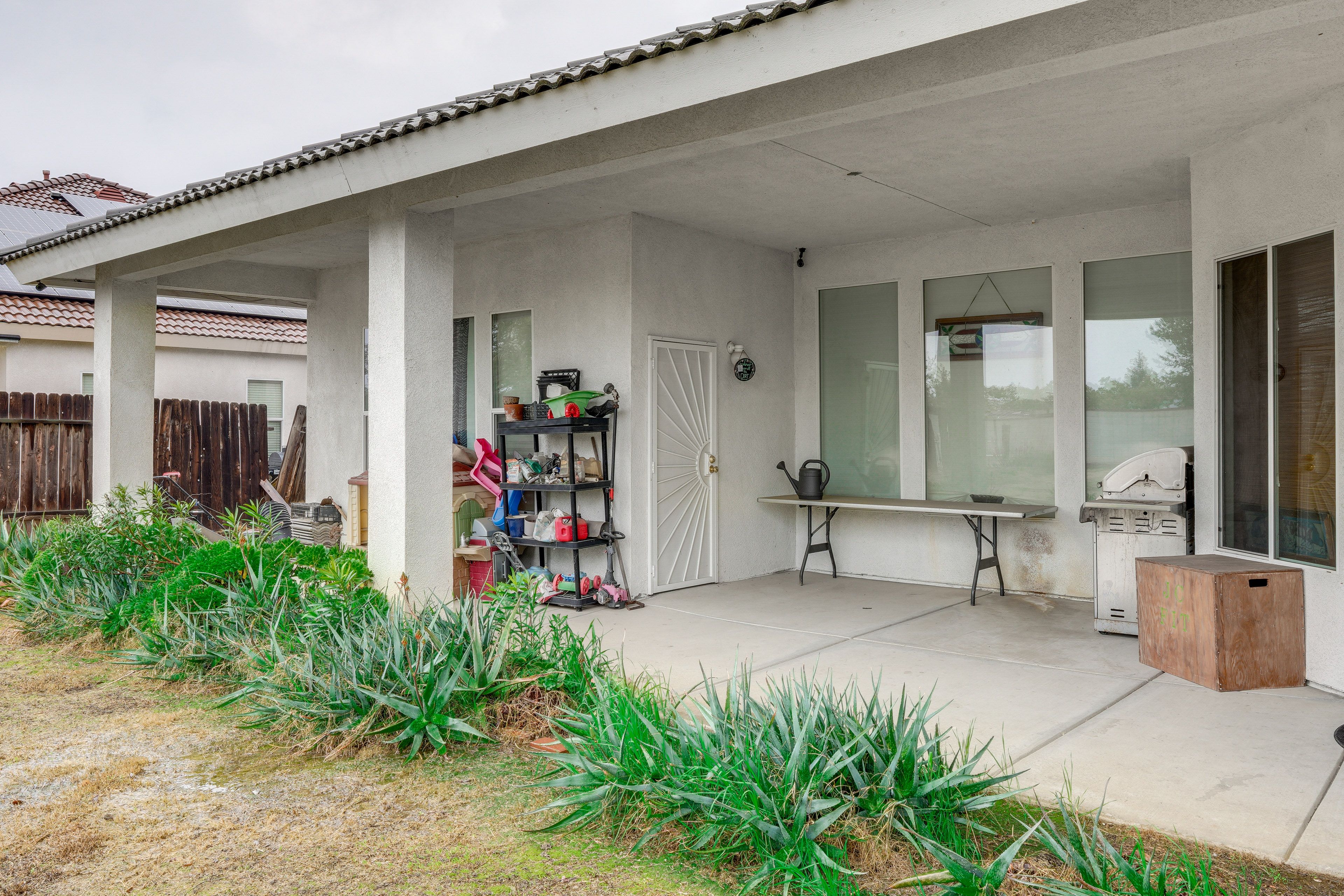 Covered Patio | Gas Grill