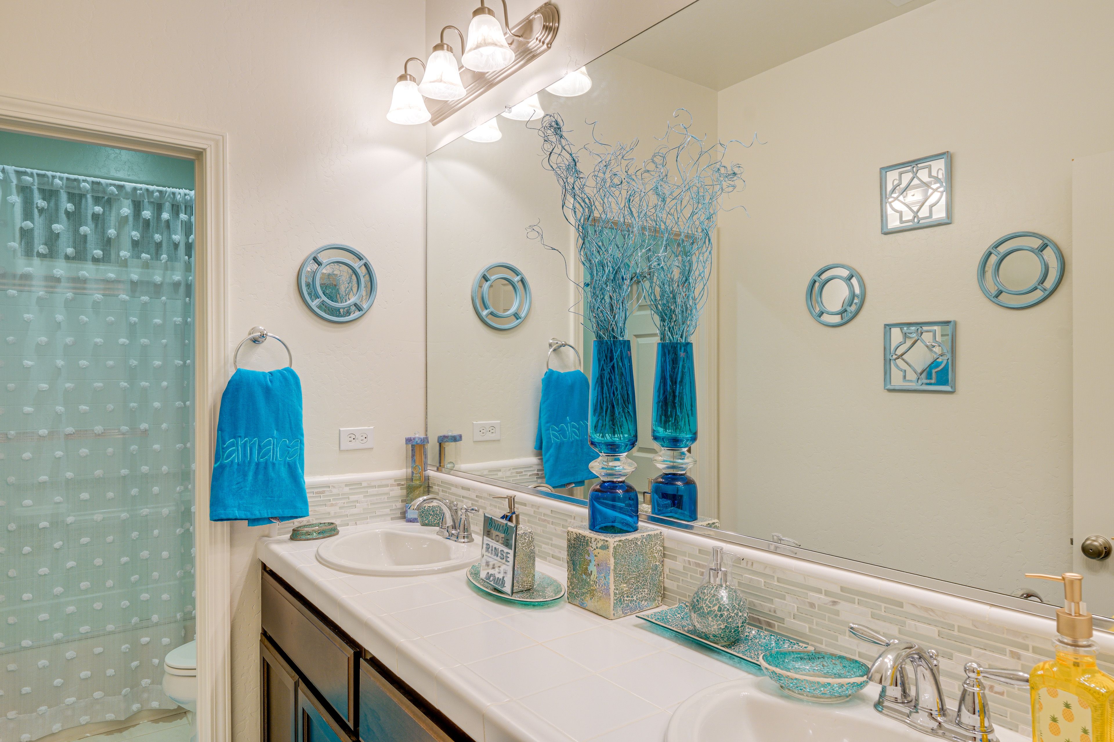 Full Bathroom | 2nd Floor
