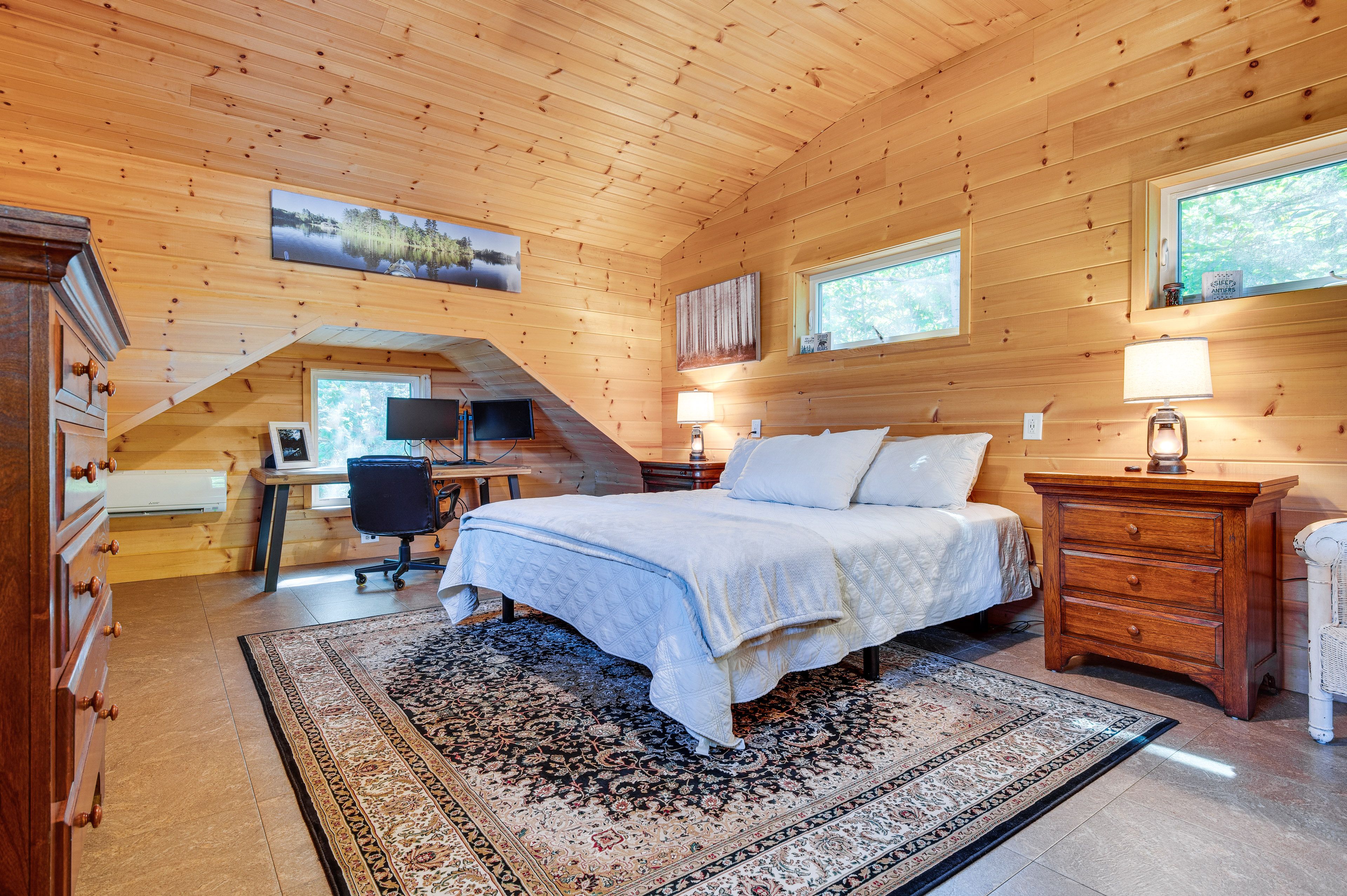 Bedroom (Loft) | King Bed | 2nd Floor | Linens Provided