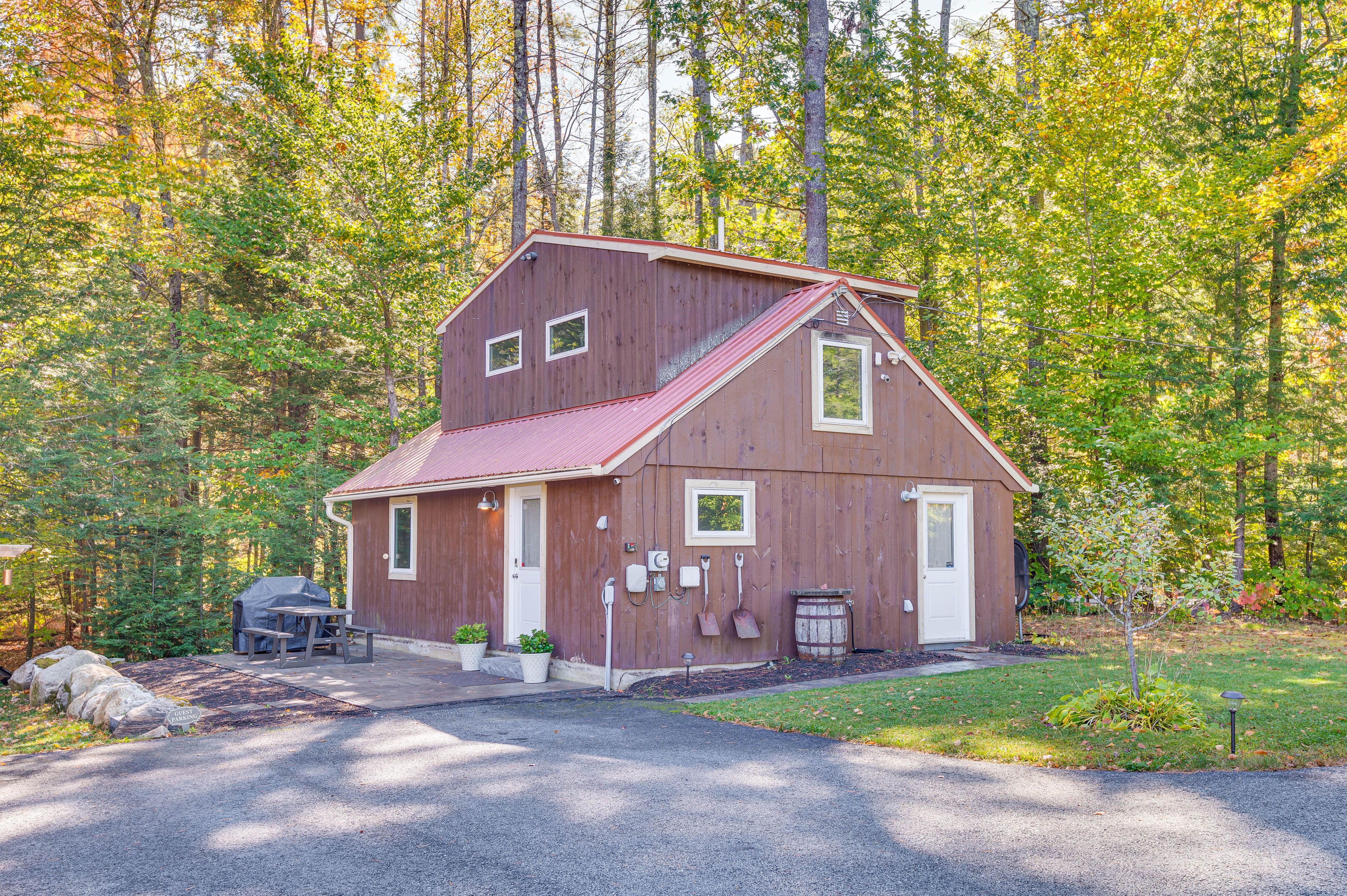 Parking | Driveway (2 Vehicles) | RV/Trailer/Boat Parking Allowed