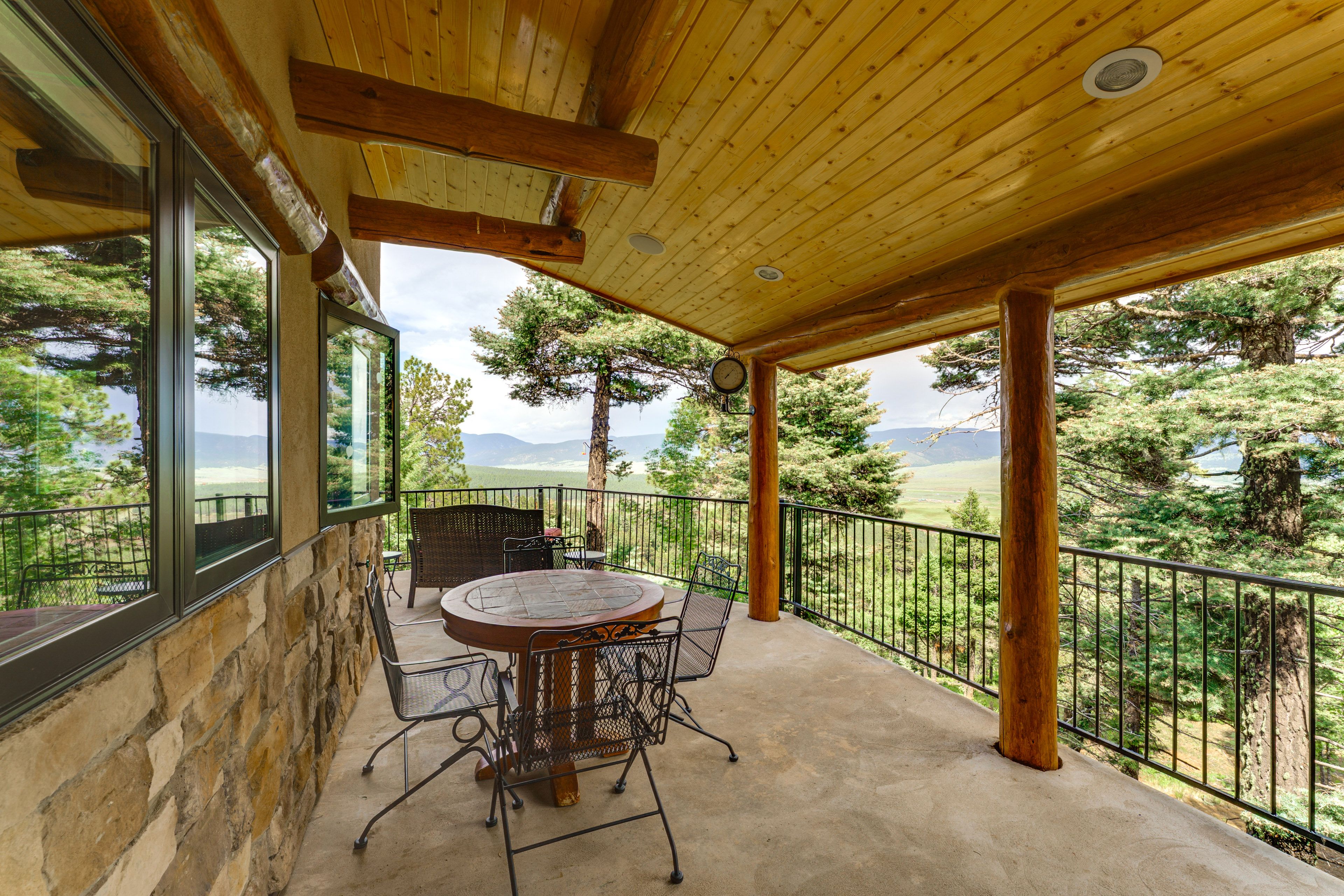 Deck | Gas Grill | Outdoor Dining Set