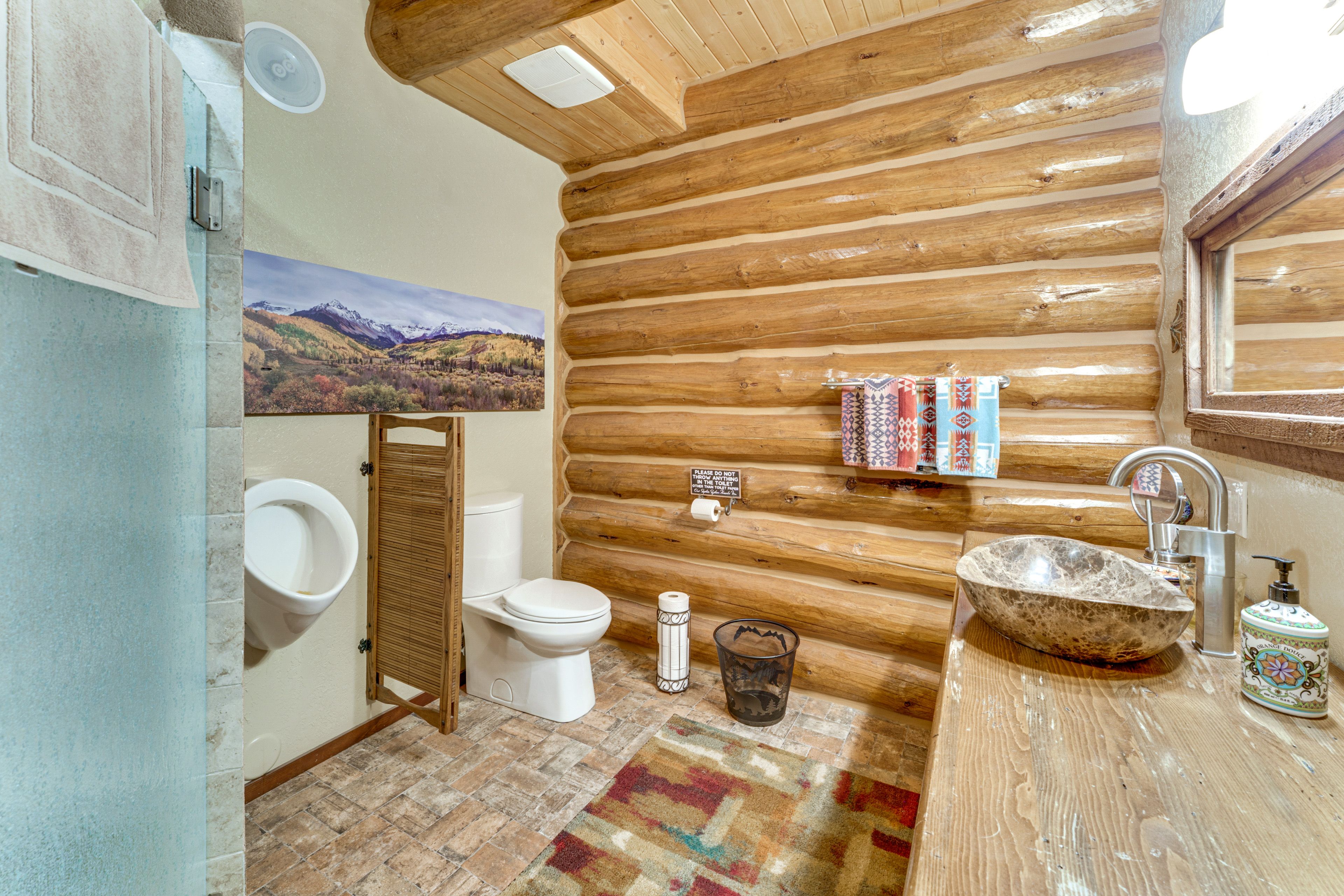 Full Bath | Towels | Hair Dryer | Main Level
