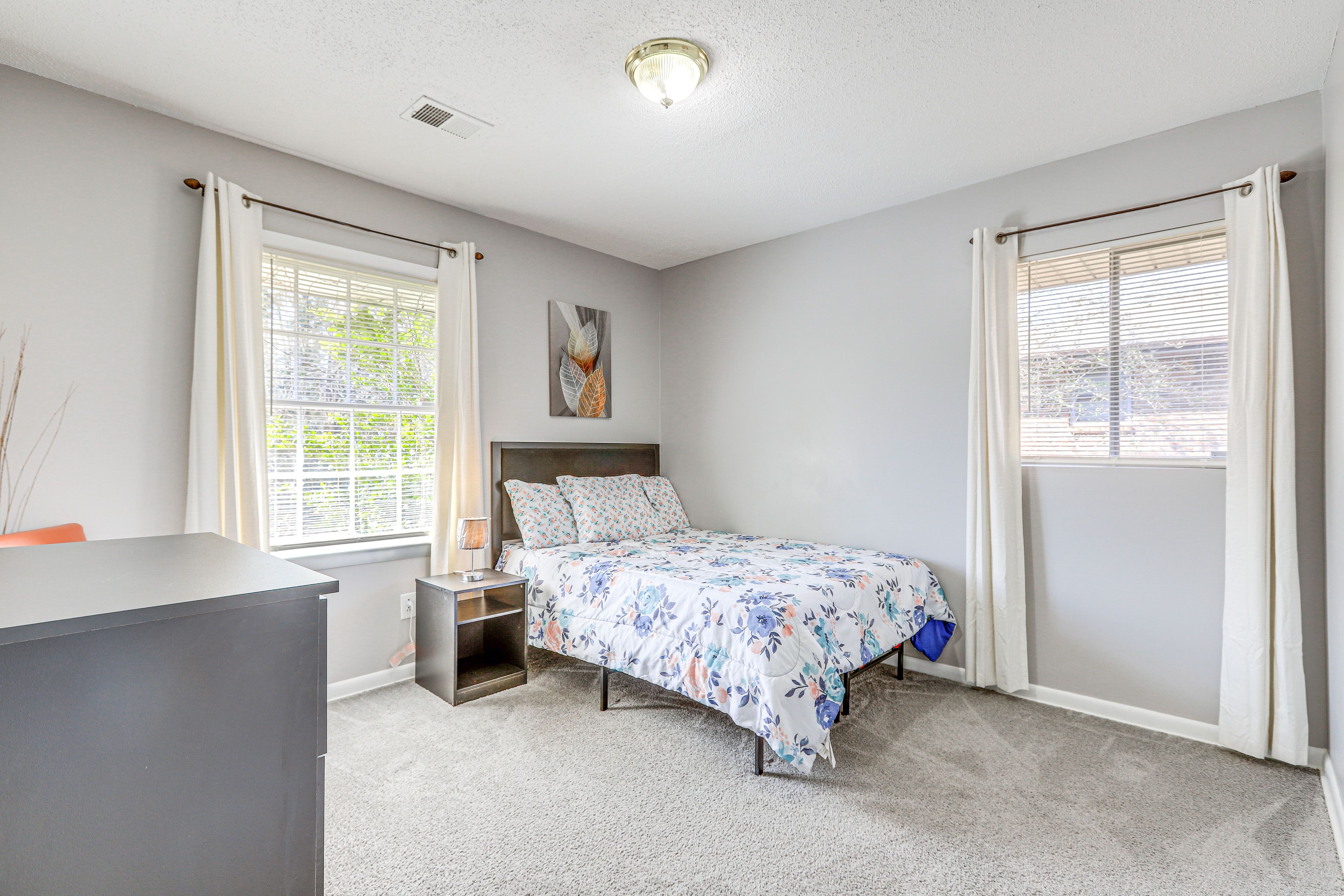 Bedroom 1 | Queen Bed