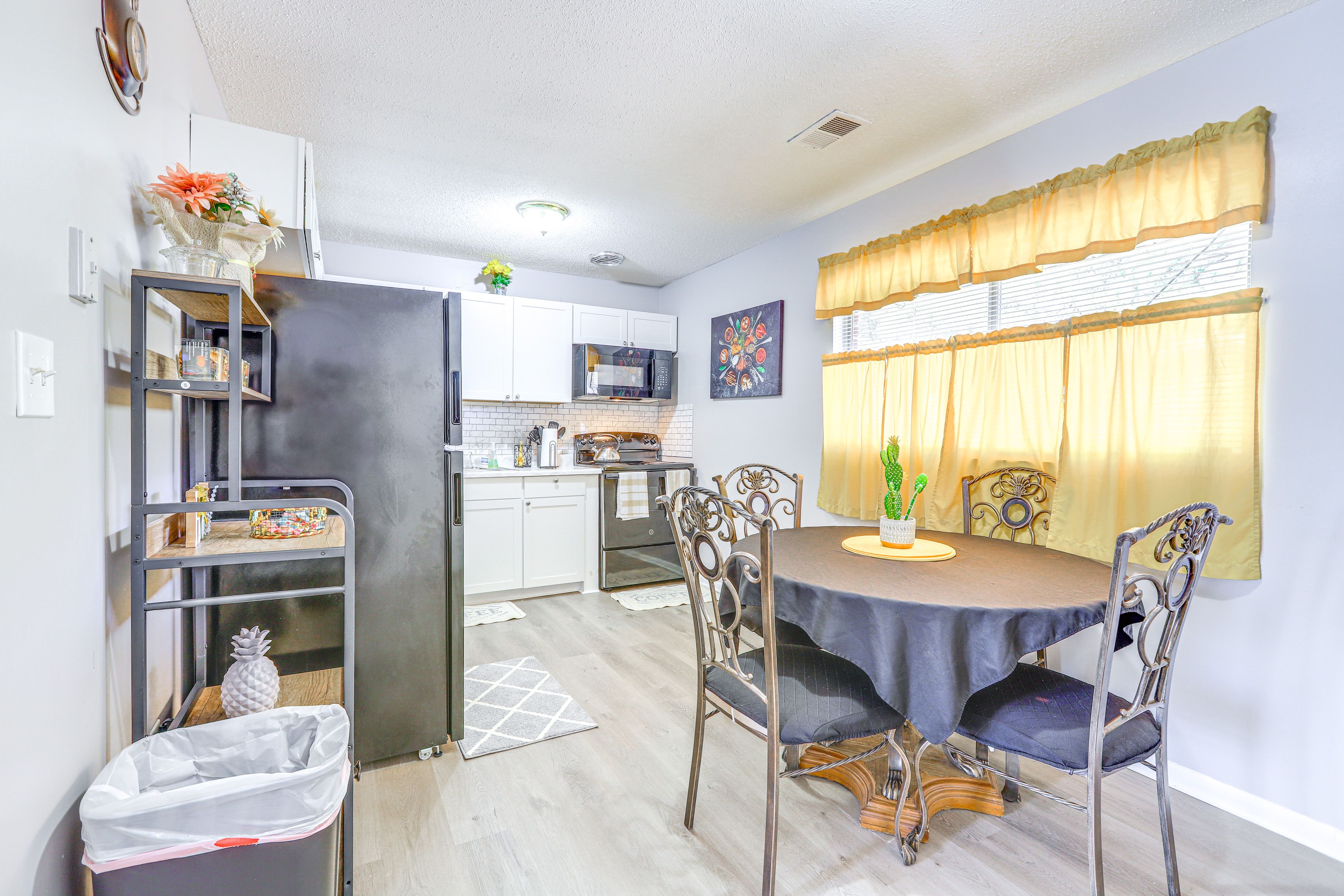 Kitchen | Dining Area