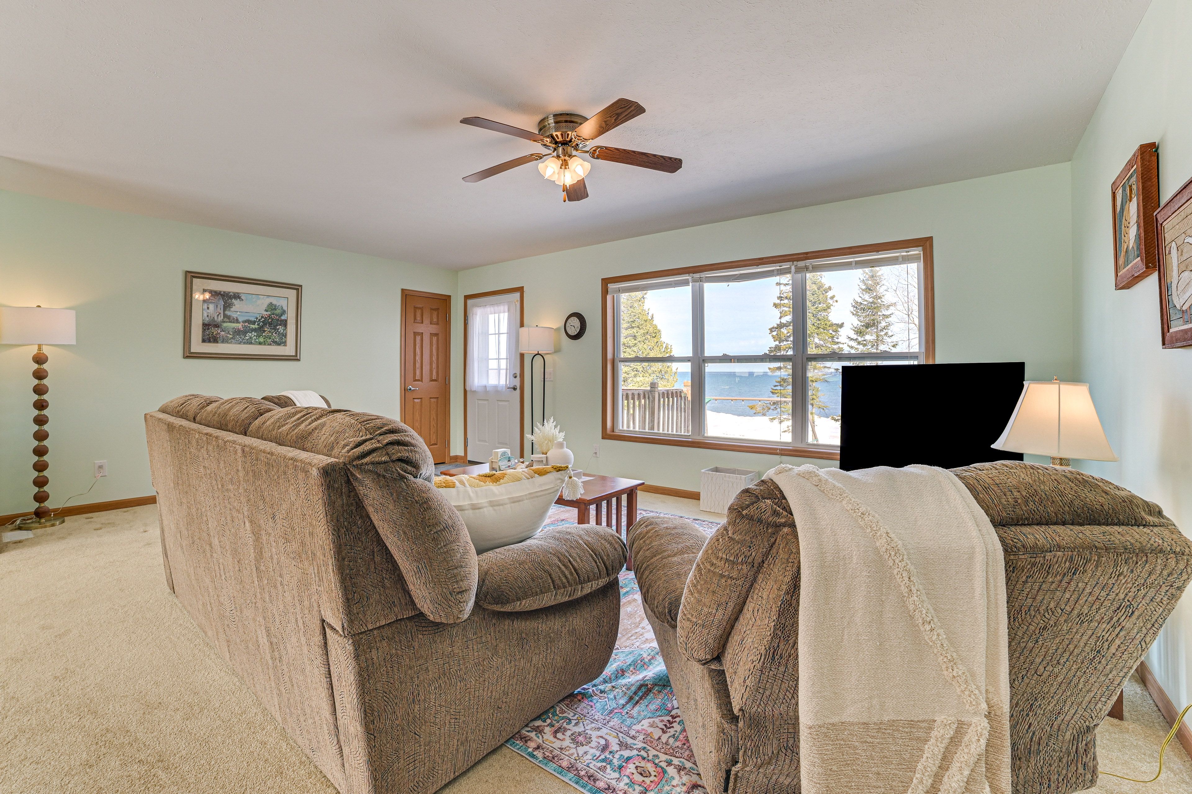 Living Area | Lake Views