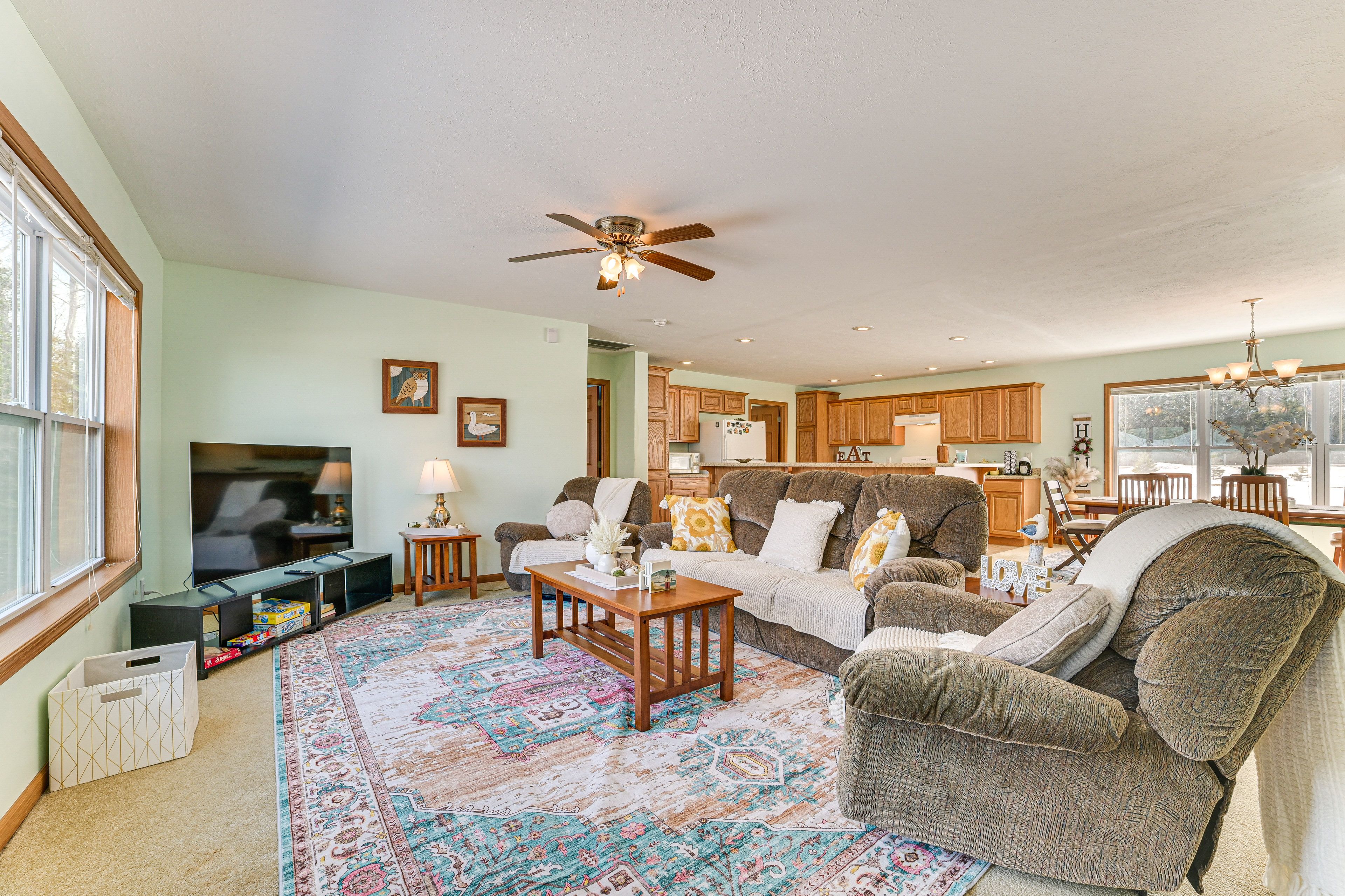 Living Area | Smart TV w/ Cable | Board Games