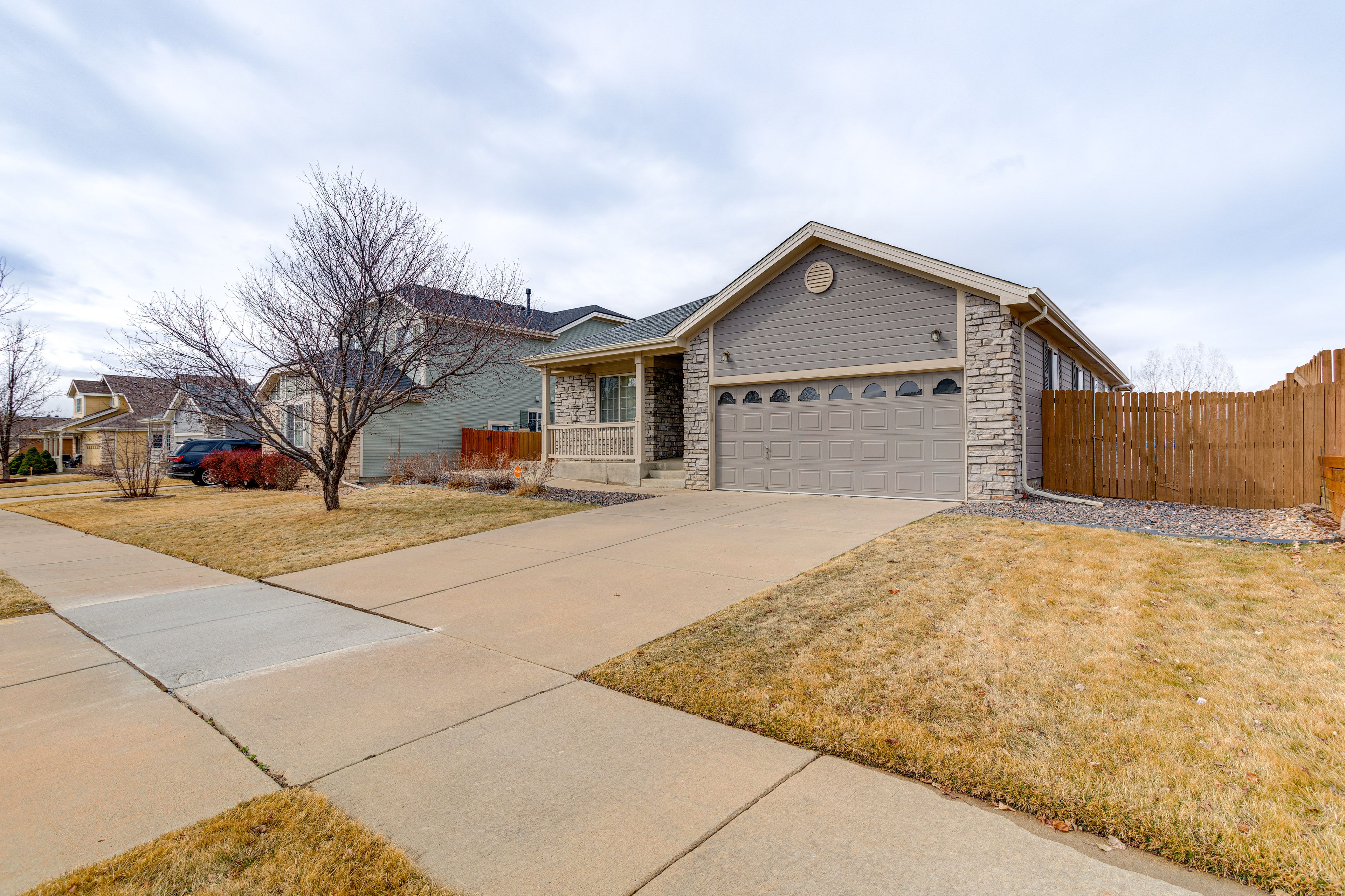 Exterior | Driveway (2 Vehicles)