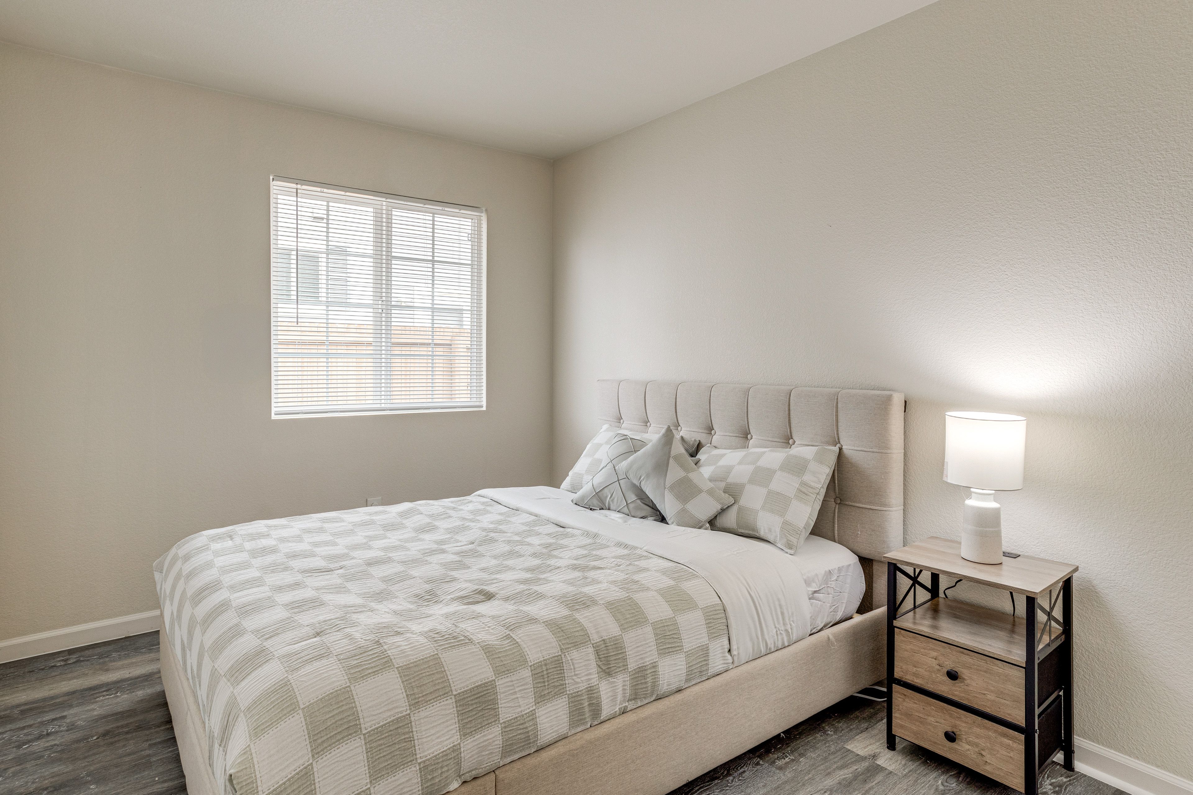 Bedroom 2 | Queen Bed