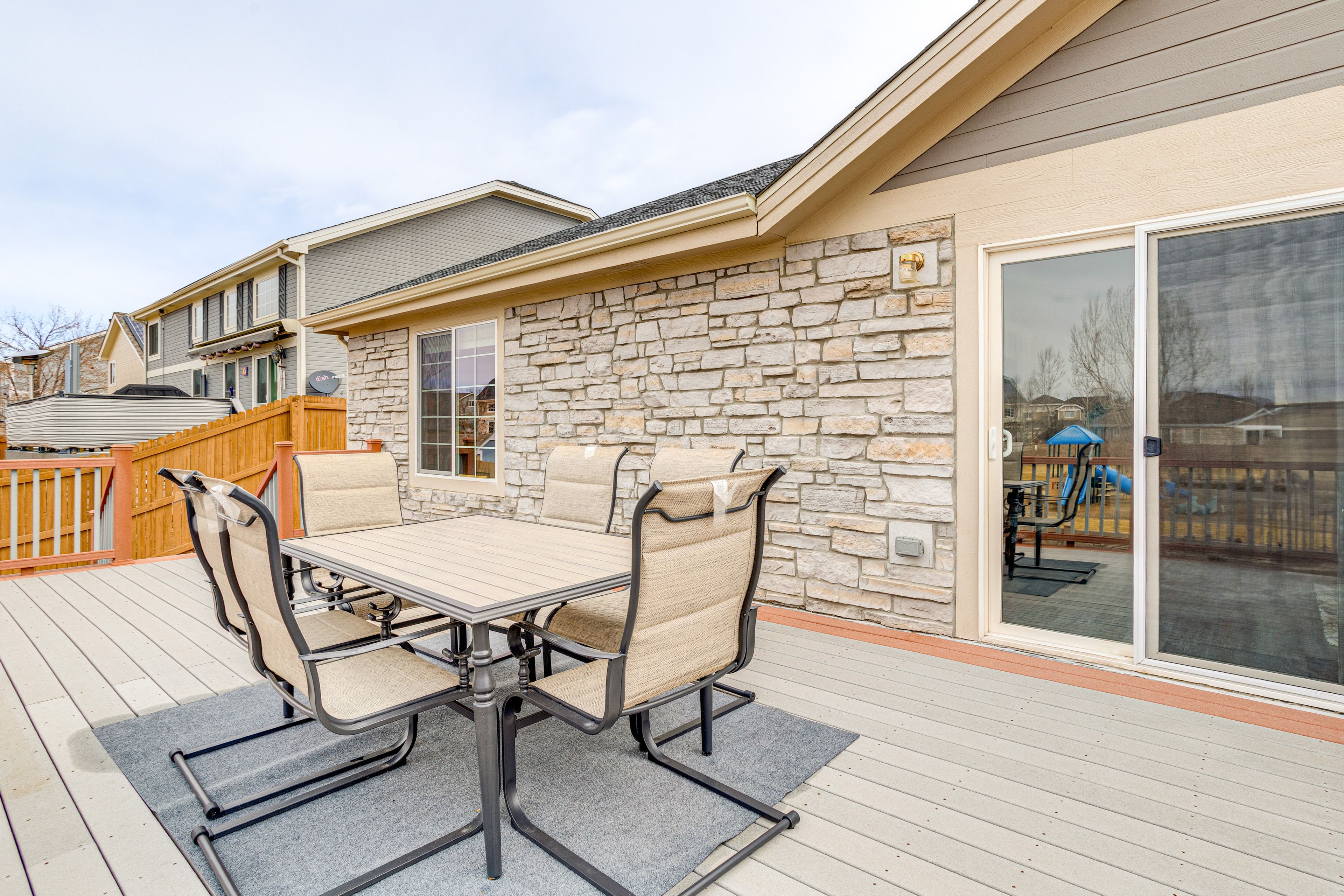Deck | Outdoor Dining Area
