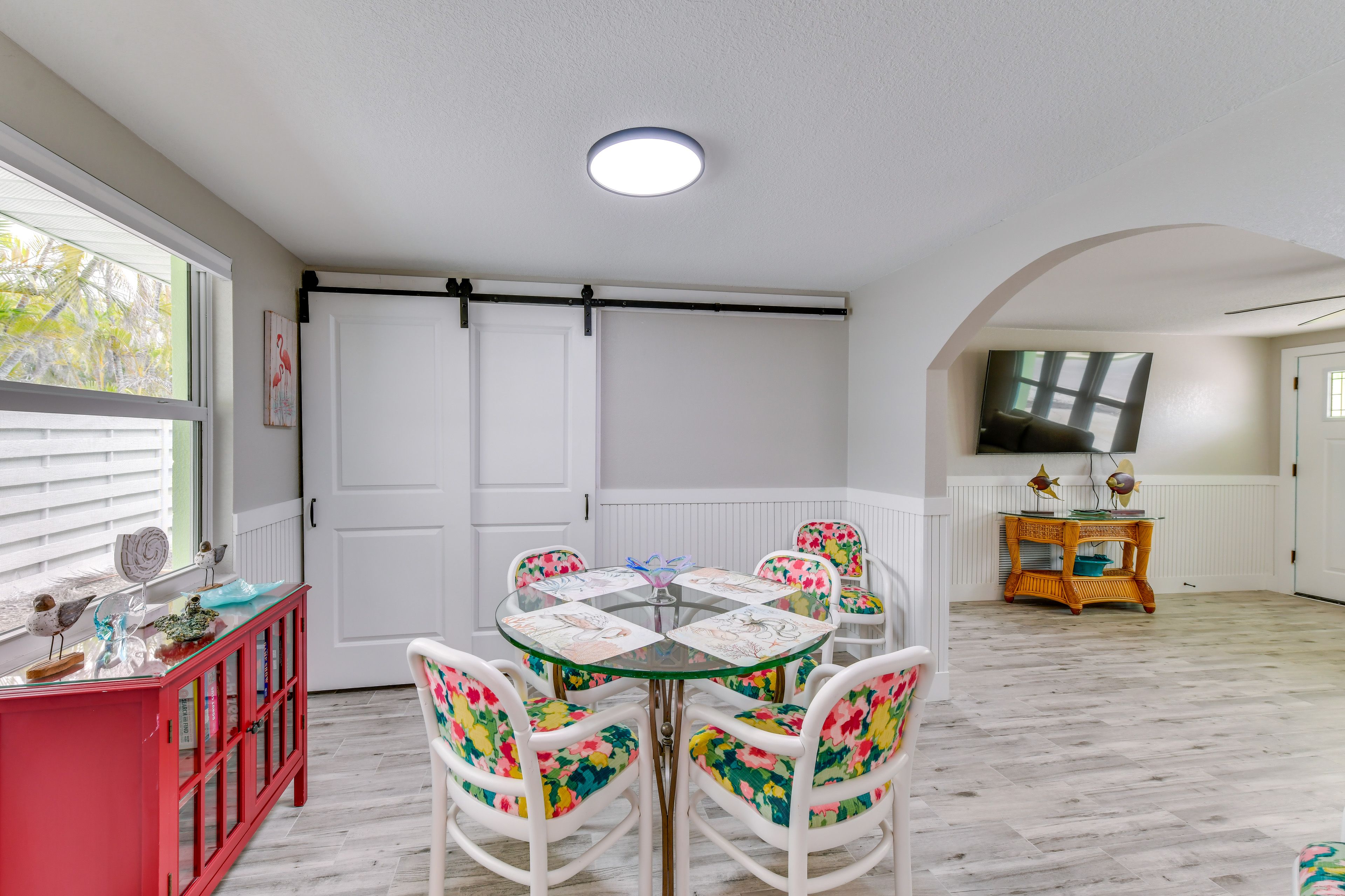 Dining Area | Dishware & Flatware