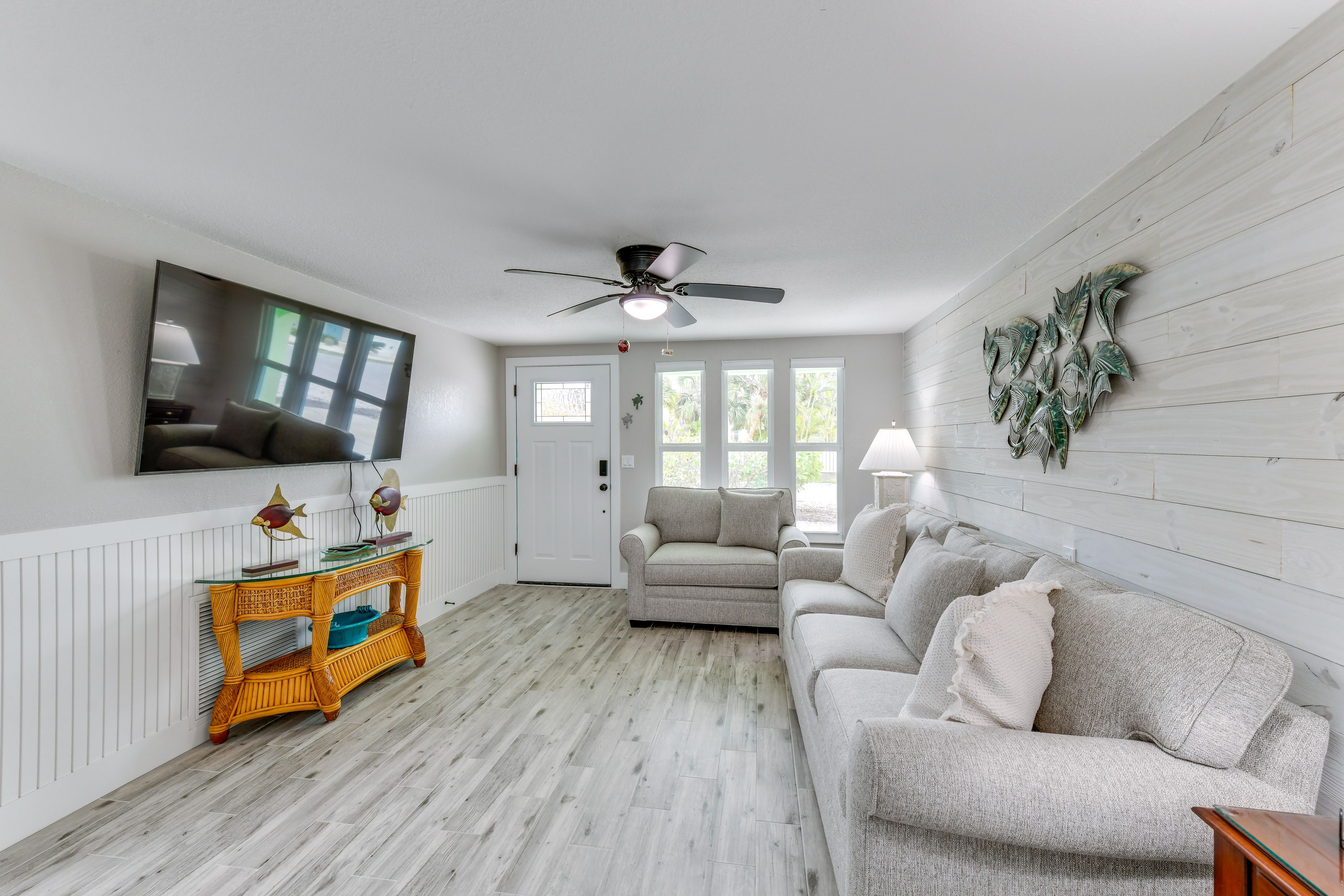 Anna Maria Vacation Rental | 2BR | 1.5BA | 750 Sq Ft | 1 Step Required