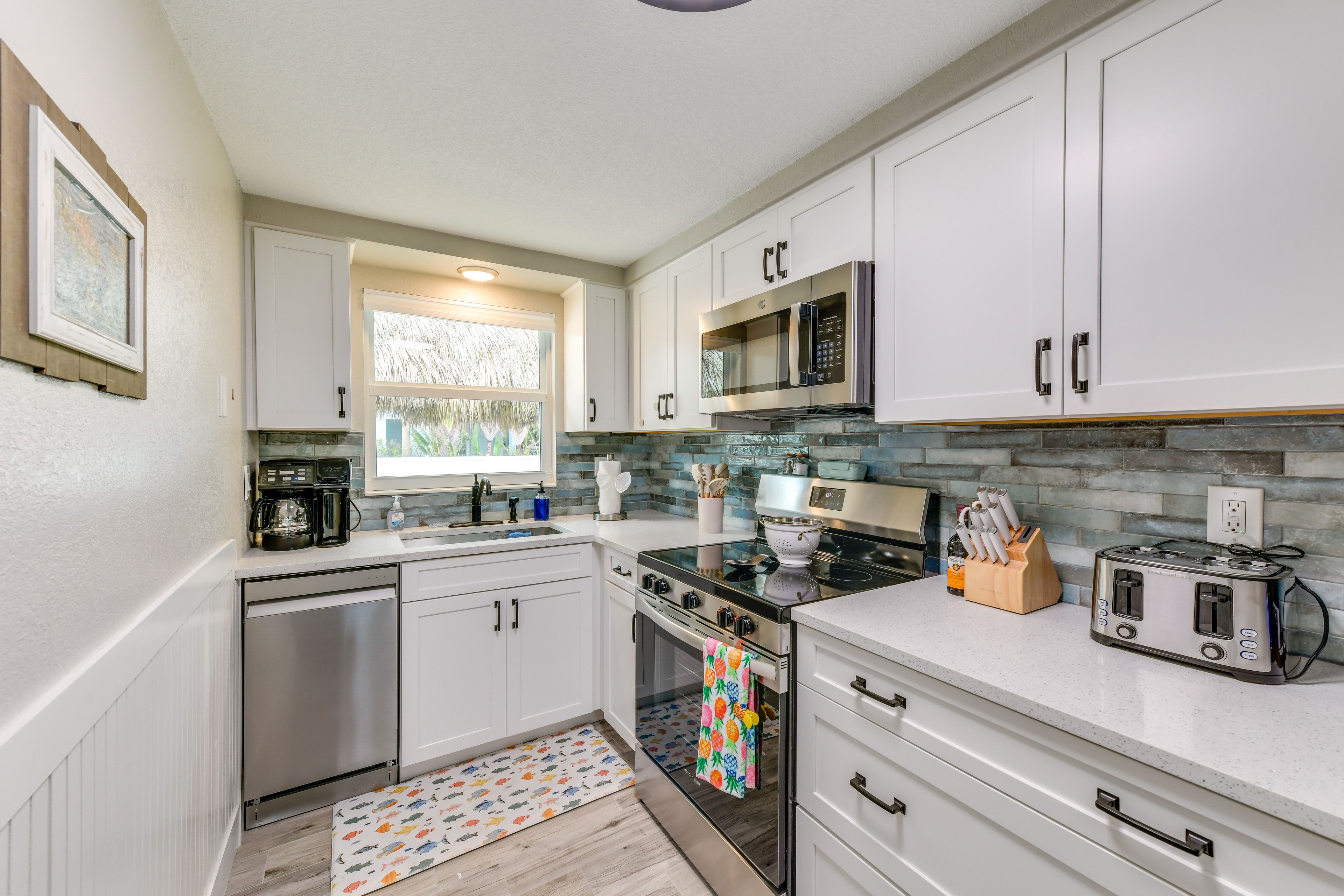 Kitchen | Free WiFi | Single-Story Unit