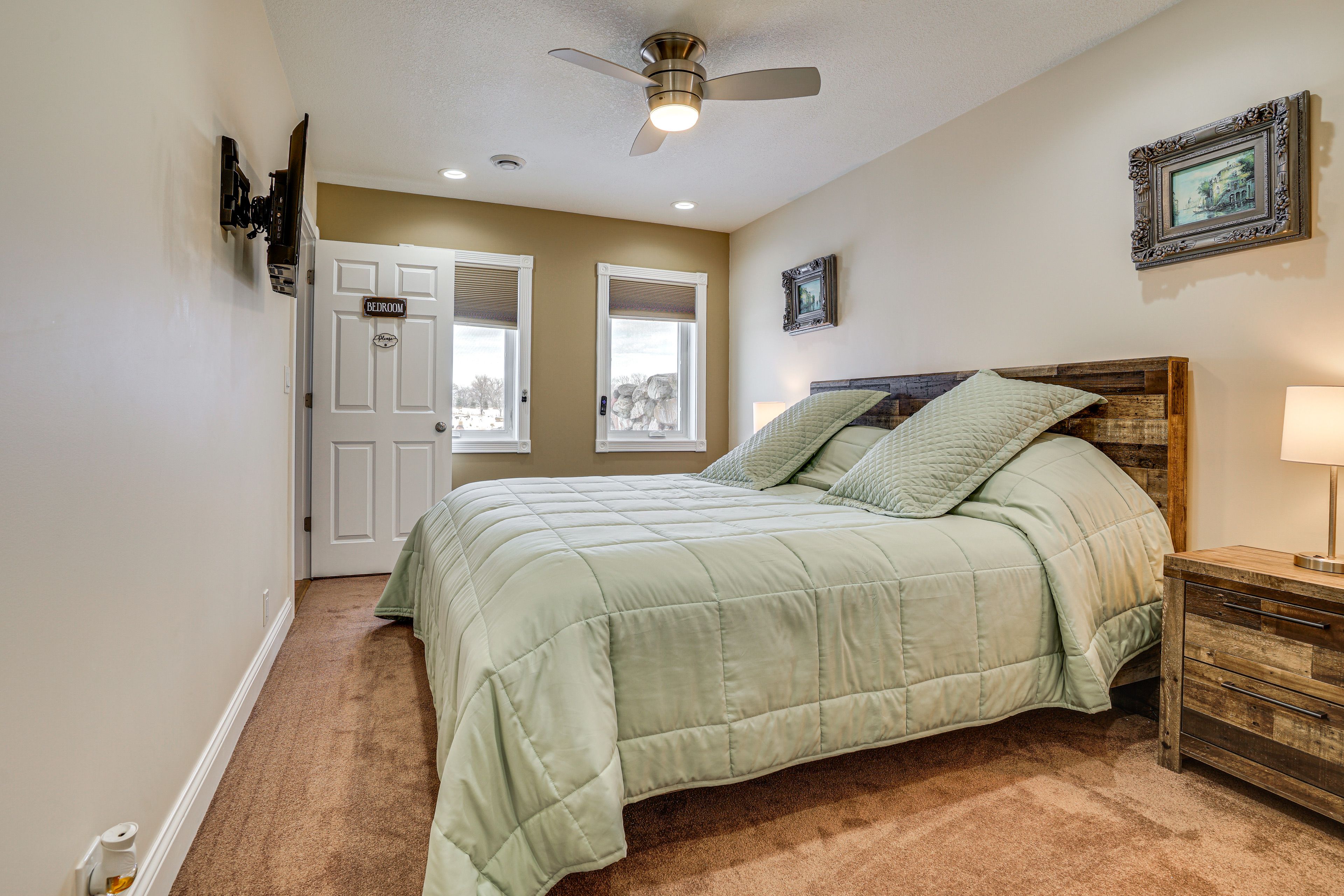 Bedroom 2 | King Bed | Smart TV | Matching Nightstands