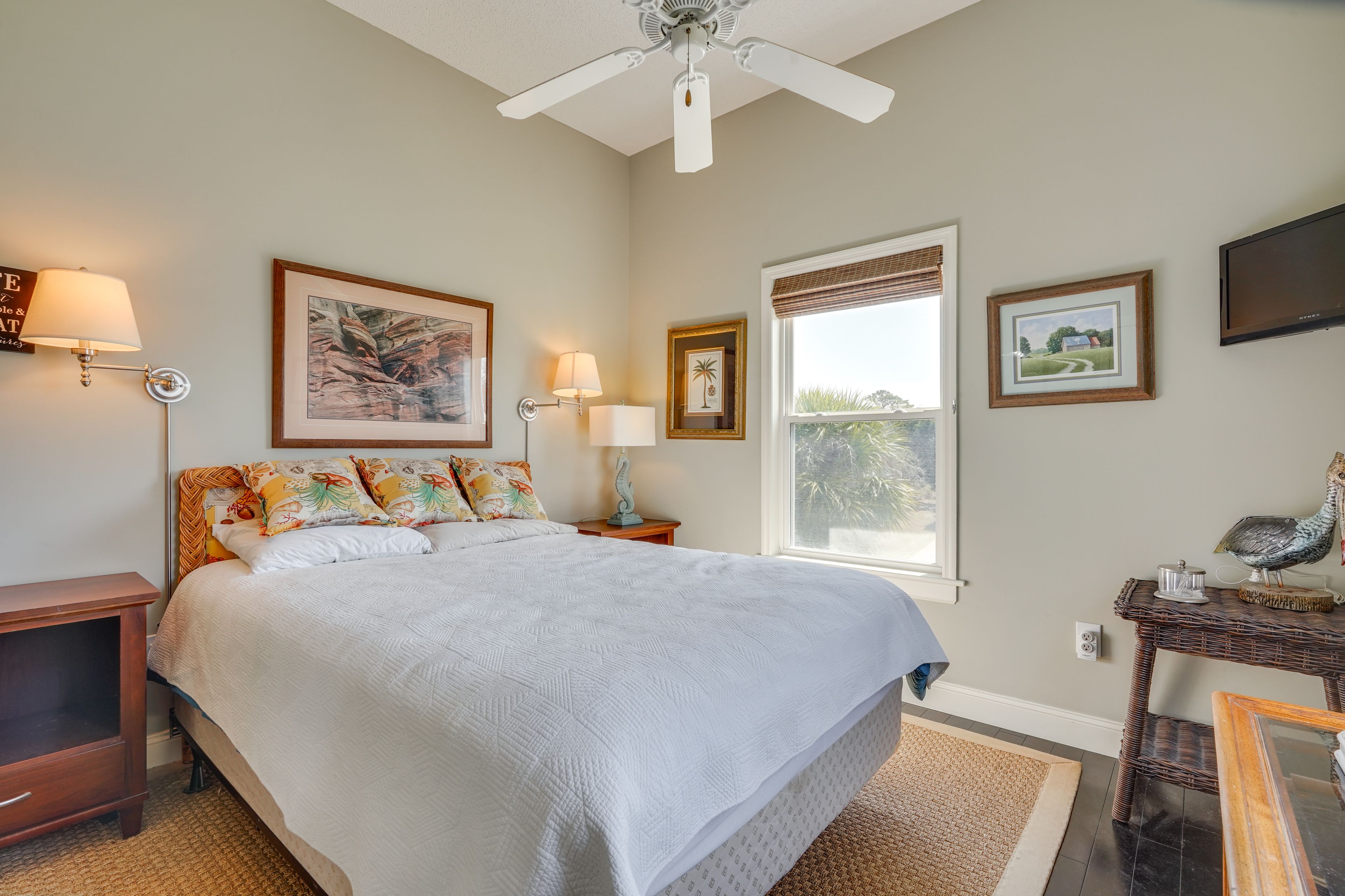 Bedroom 2 | Queen Bed | 1st Floor