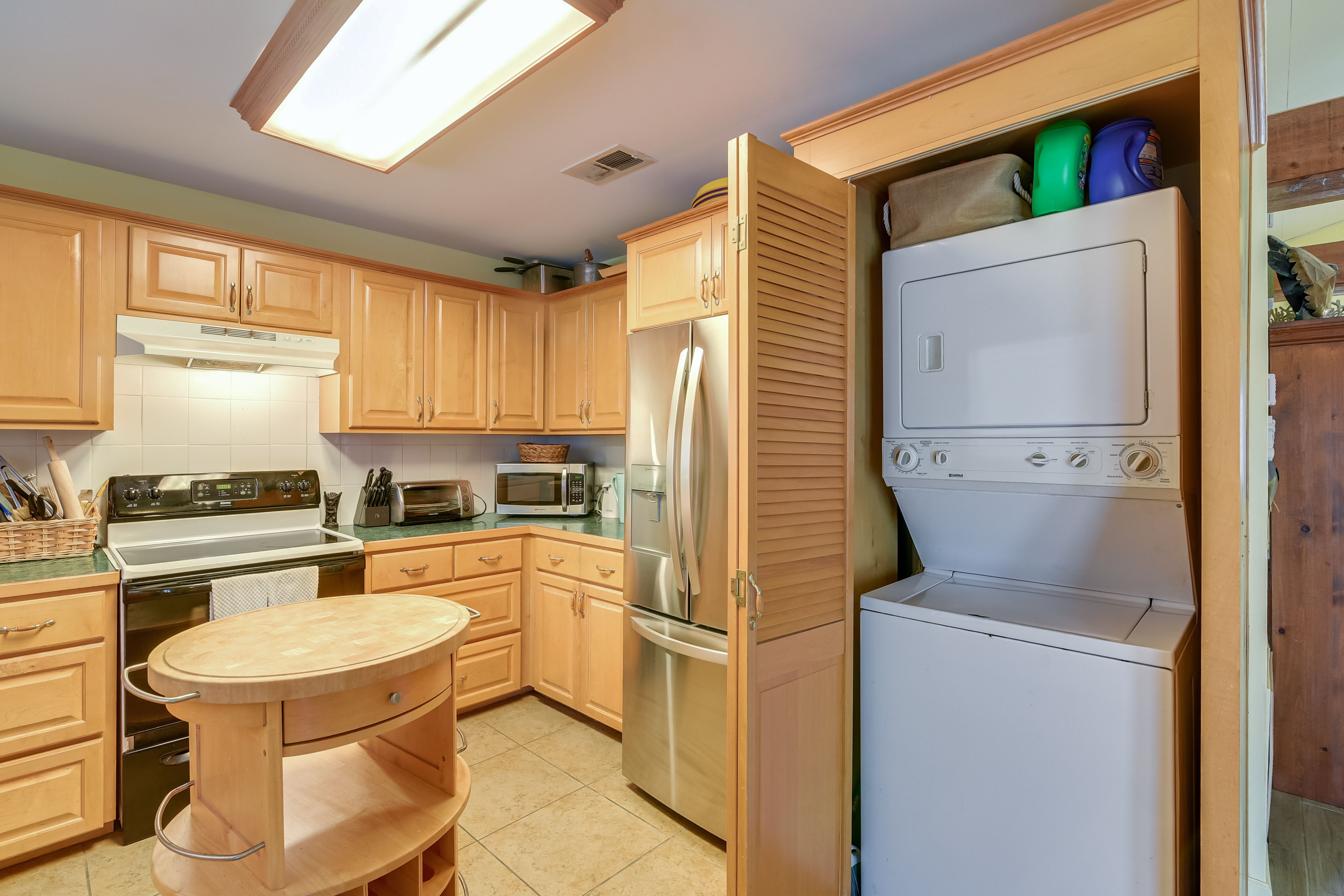 Laundry Closet | Detergent Provided