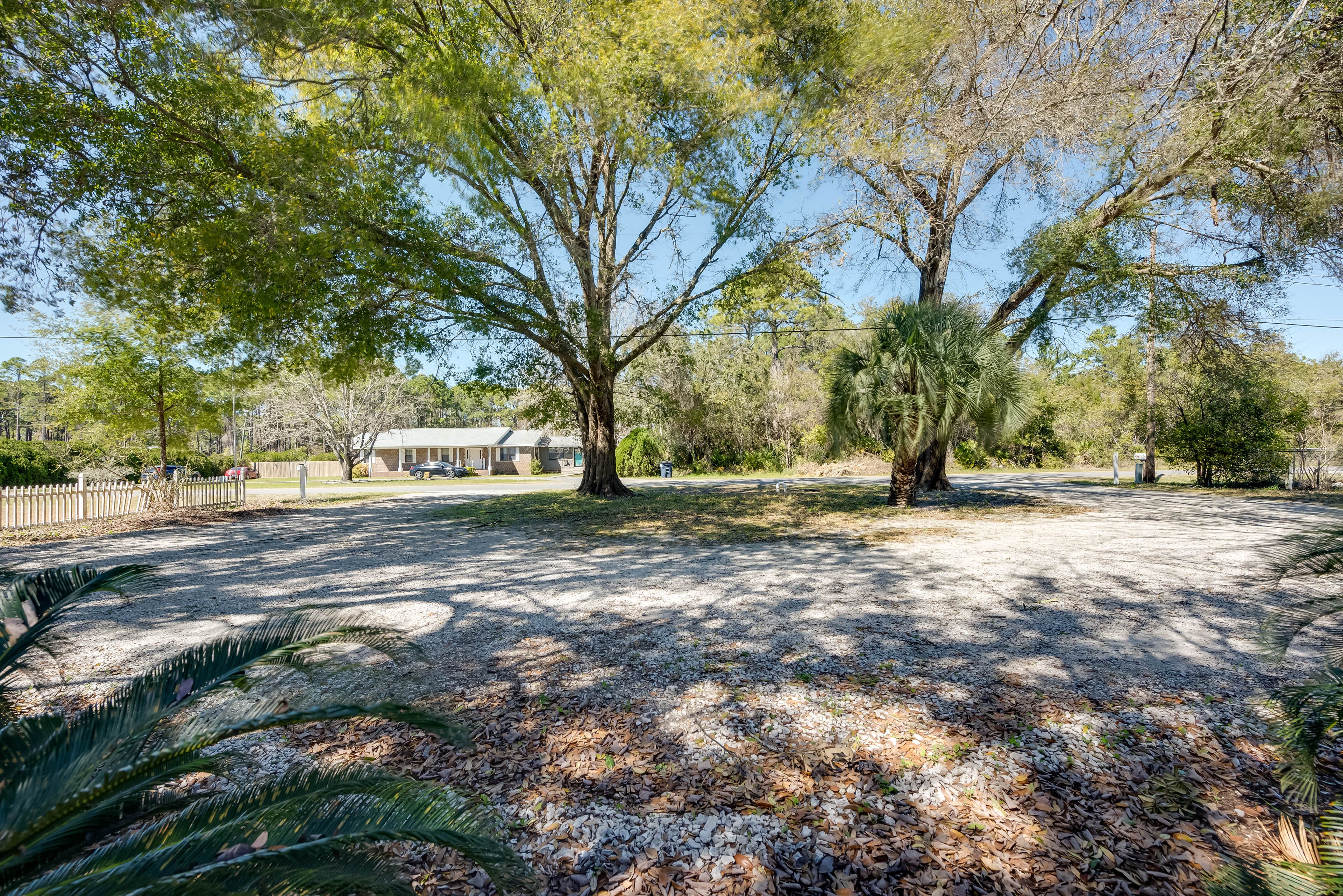 Parking | Gravel Driveway (3 Vehicles)