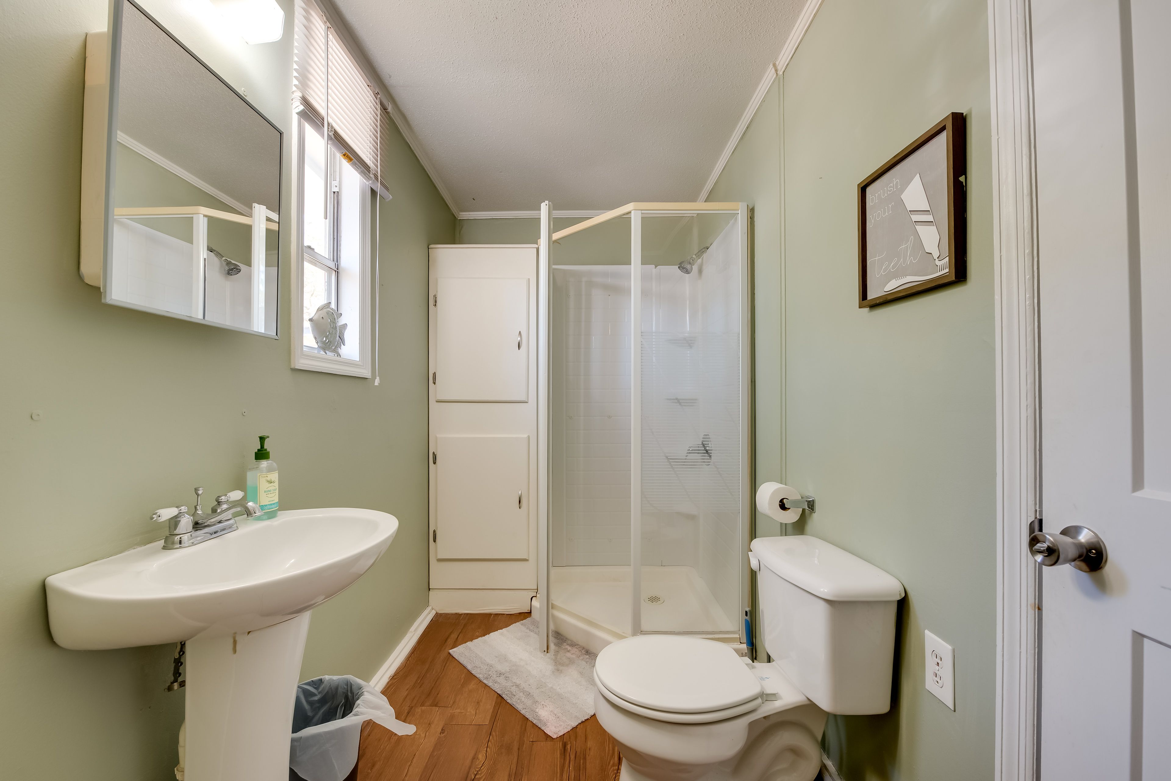 Full Bathroom | Towels Provided