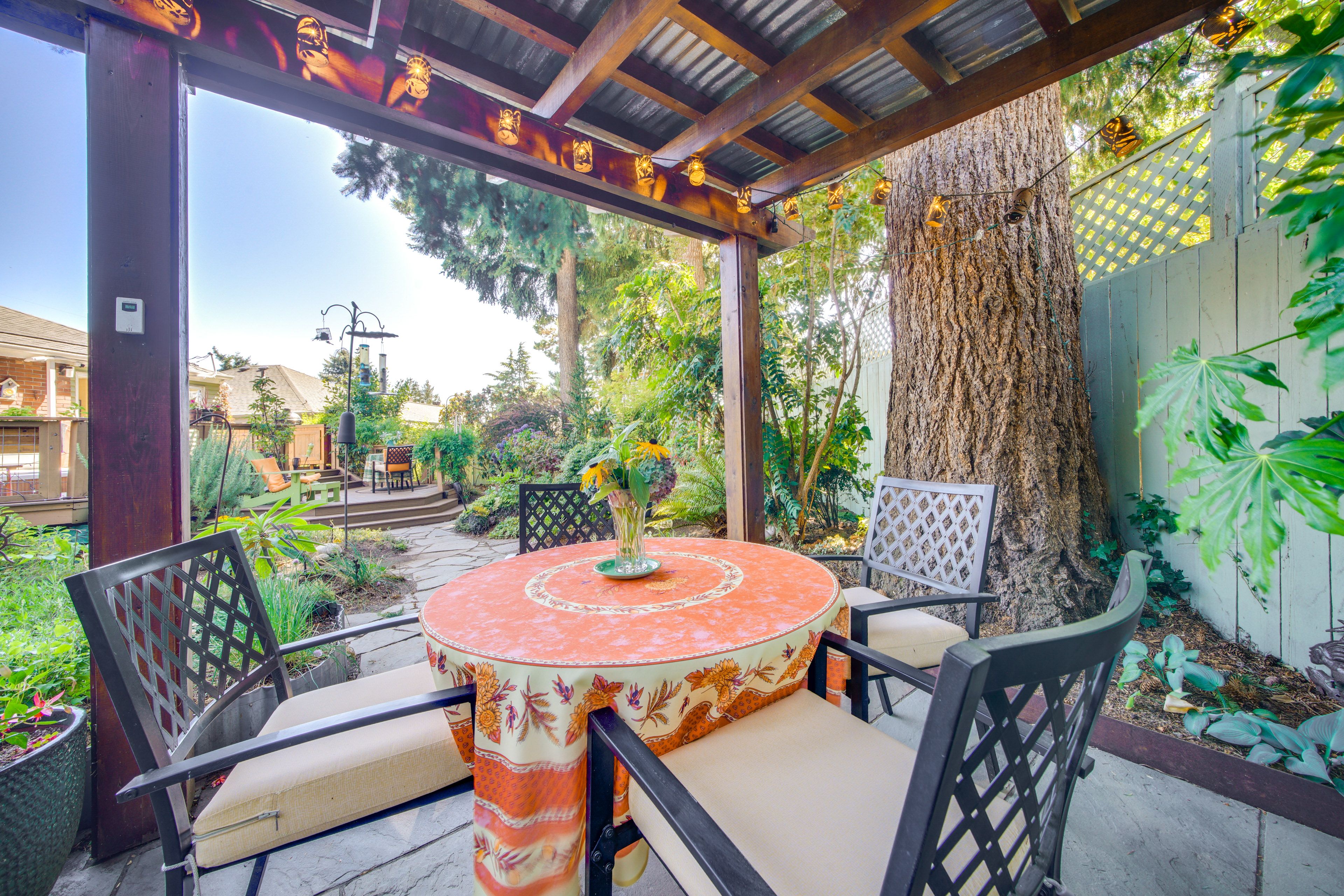 Seattle Vacation Rental | 3BR | 1.5BA | 2,500 Sq Ft | Stairs Required