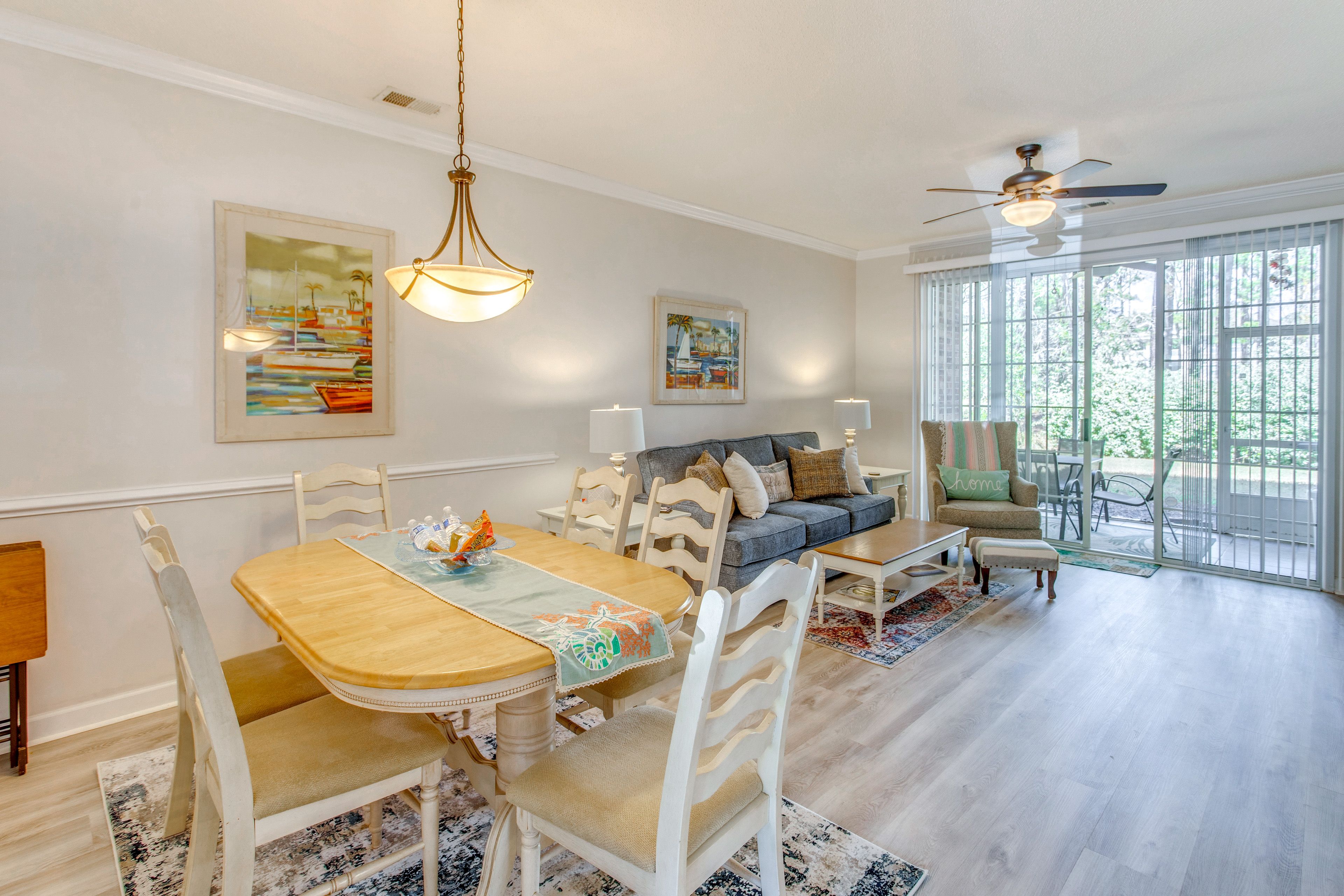 Dining Area | Dishware/Flatware Provided