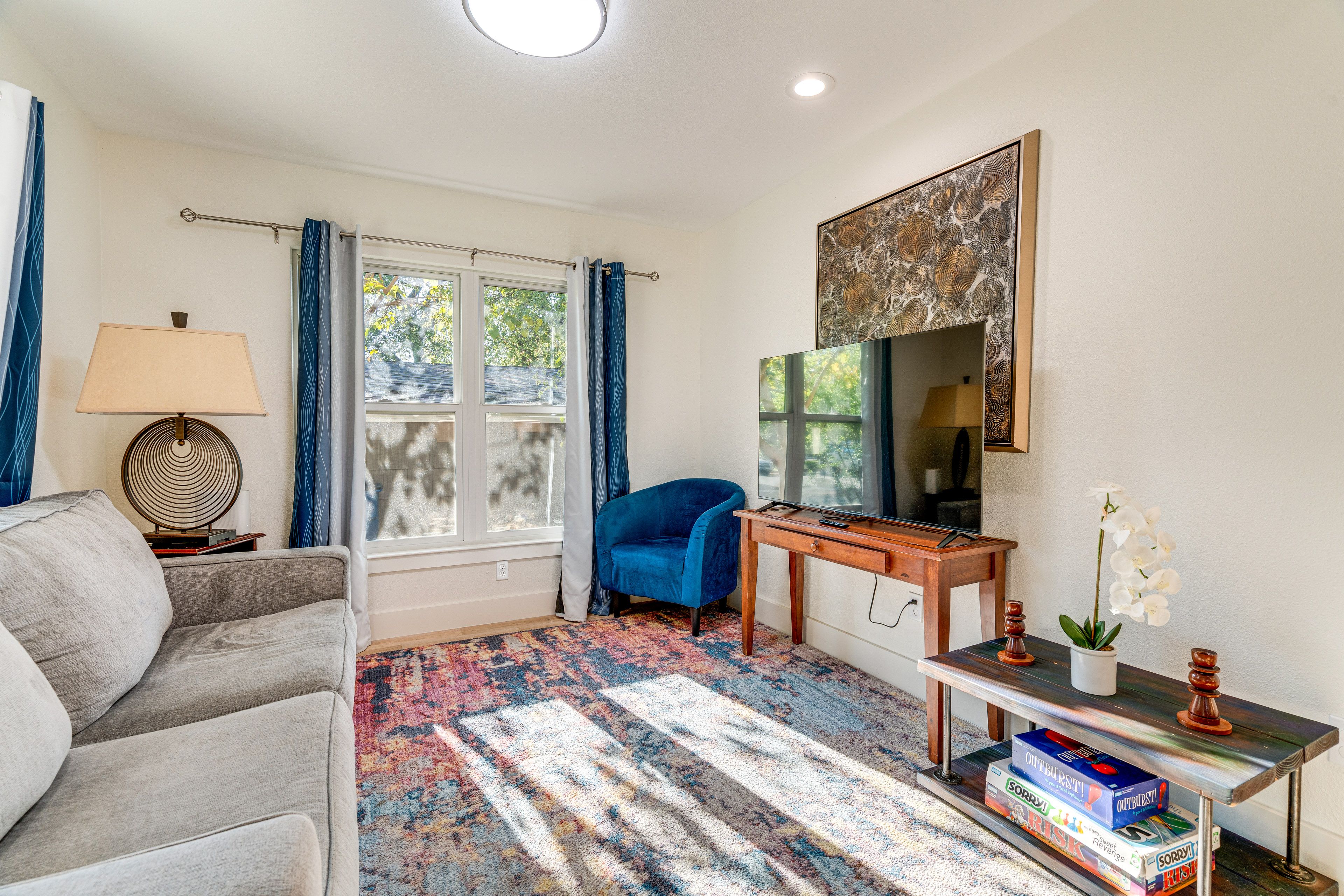 Living Room | Smart TV | Central A/C & Heating