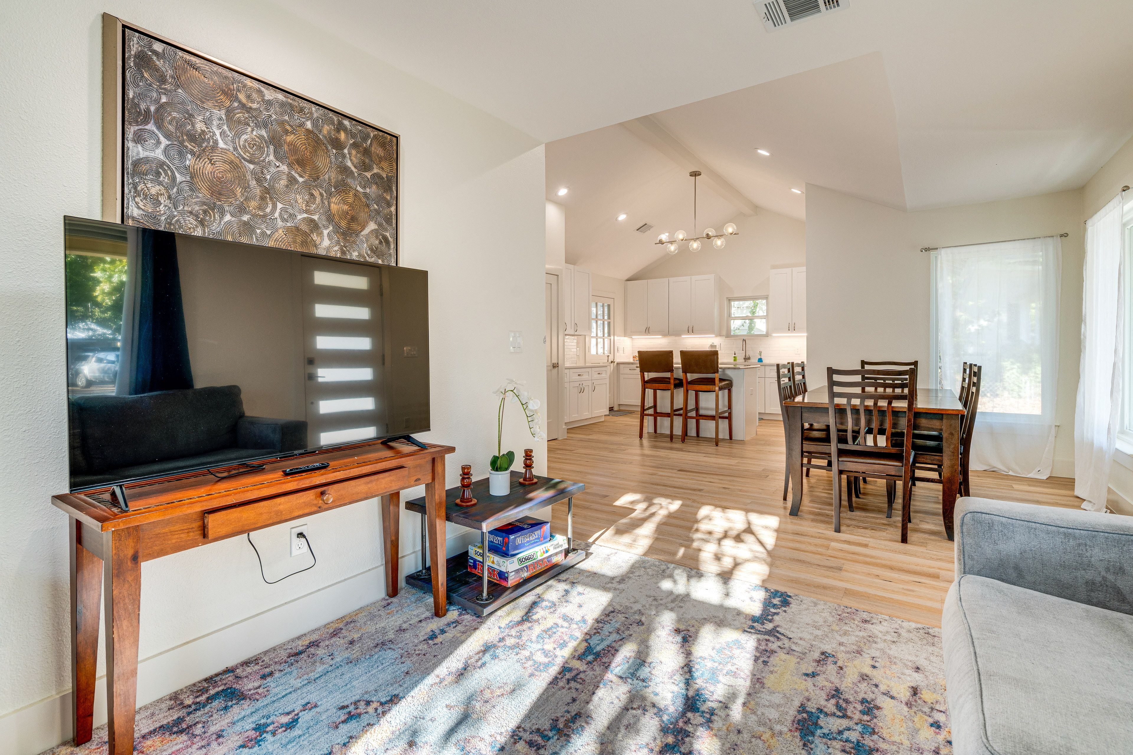 Living Room | Board Games | Free WiFi