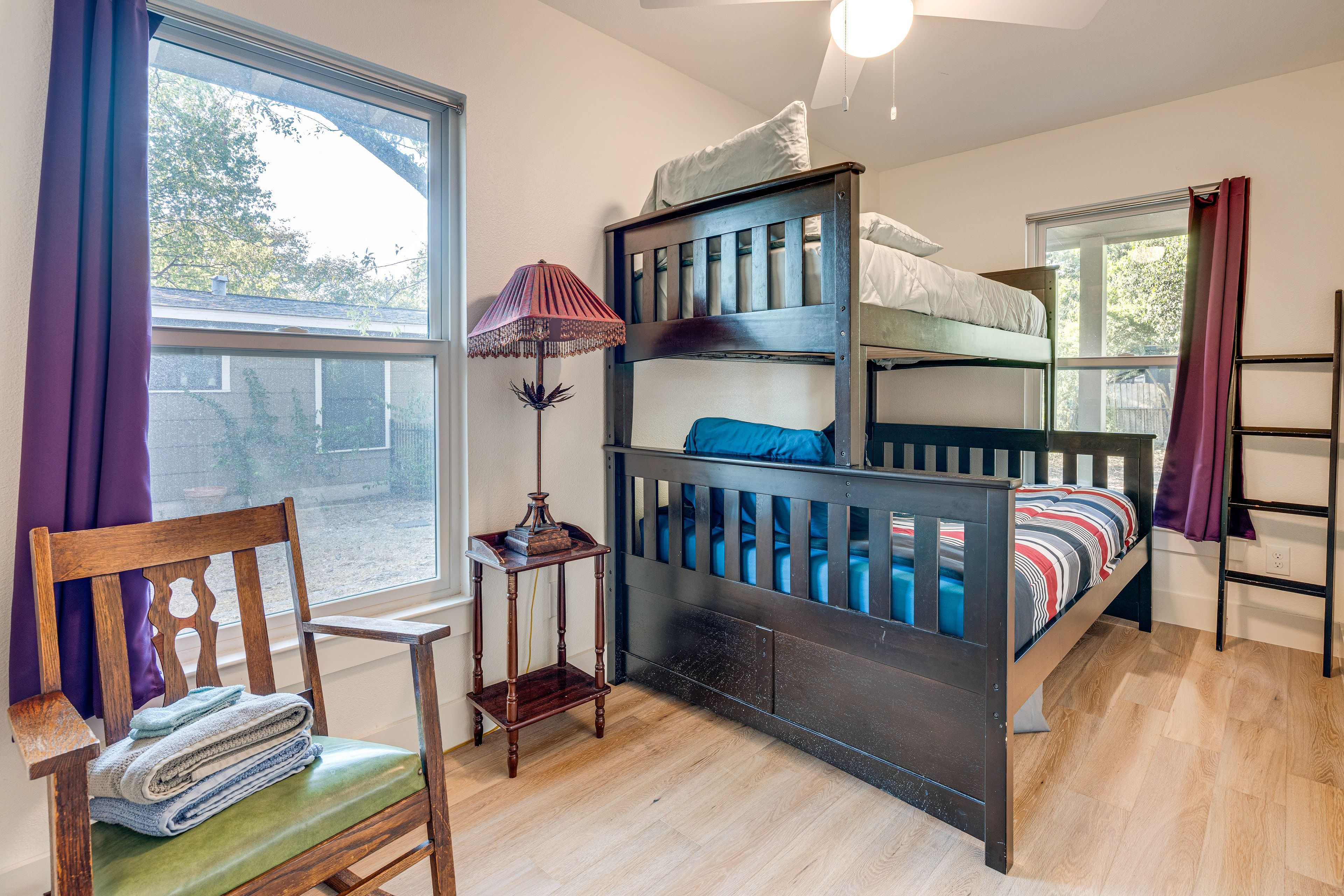 Bedroom 2 | Twin/Full Bunk Bed