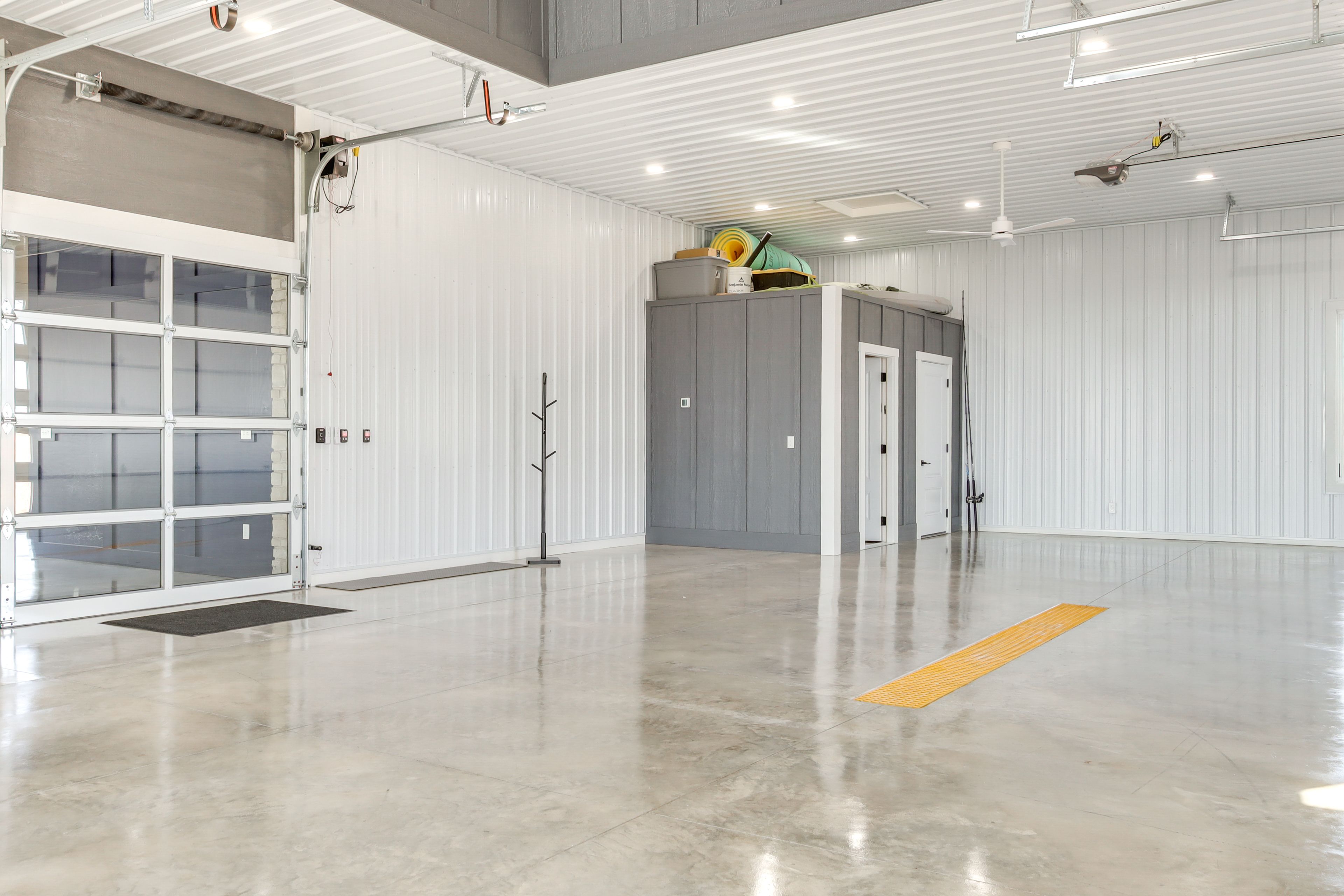 Heated Garage | Fish Cleaning Station | Parking (4 Vehicles)