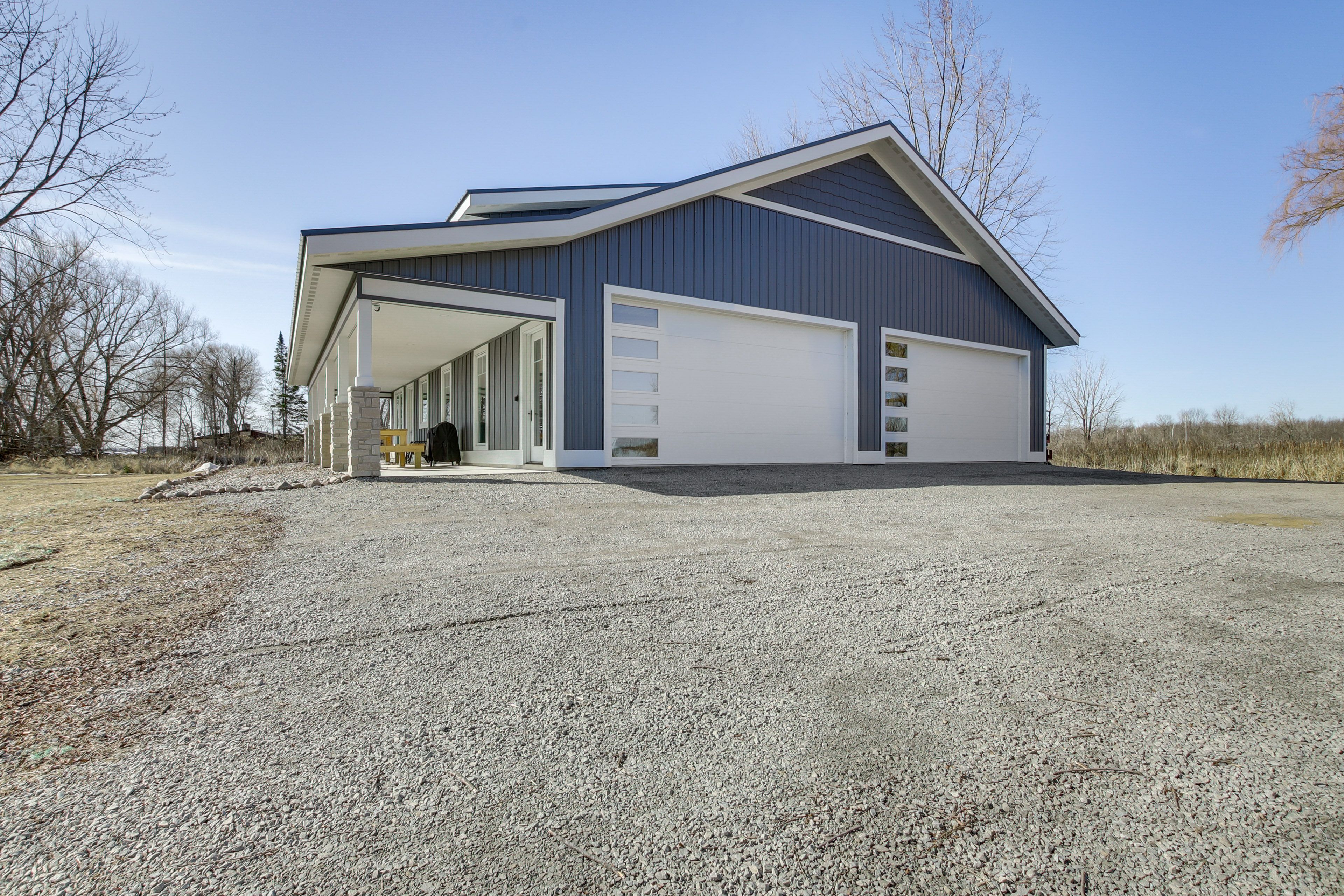 Parking | Gravel Driveway (3 Vehicles)