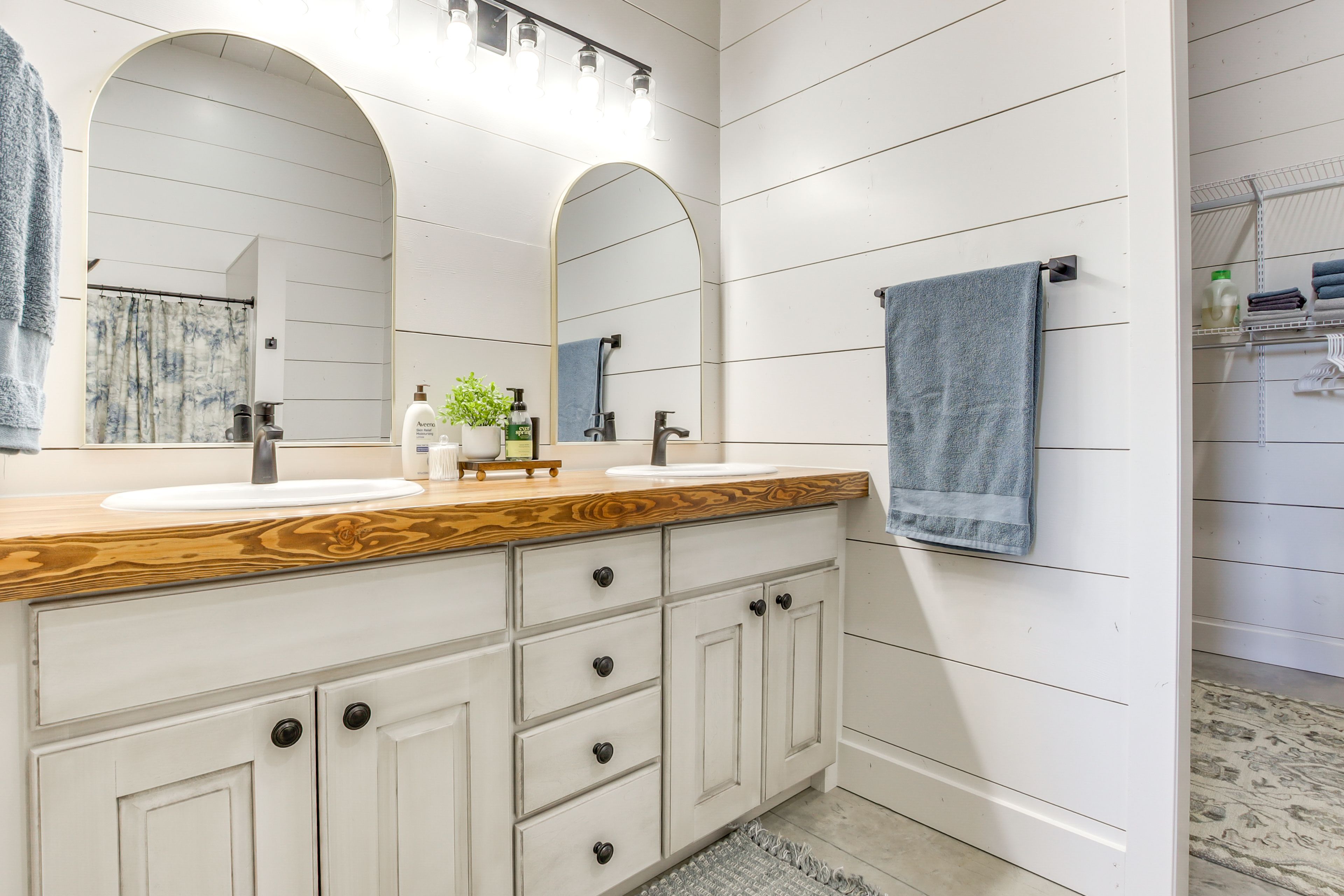 En-Suite Bathroom | Towels Provided | Washer & Dryer