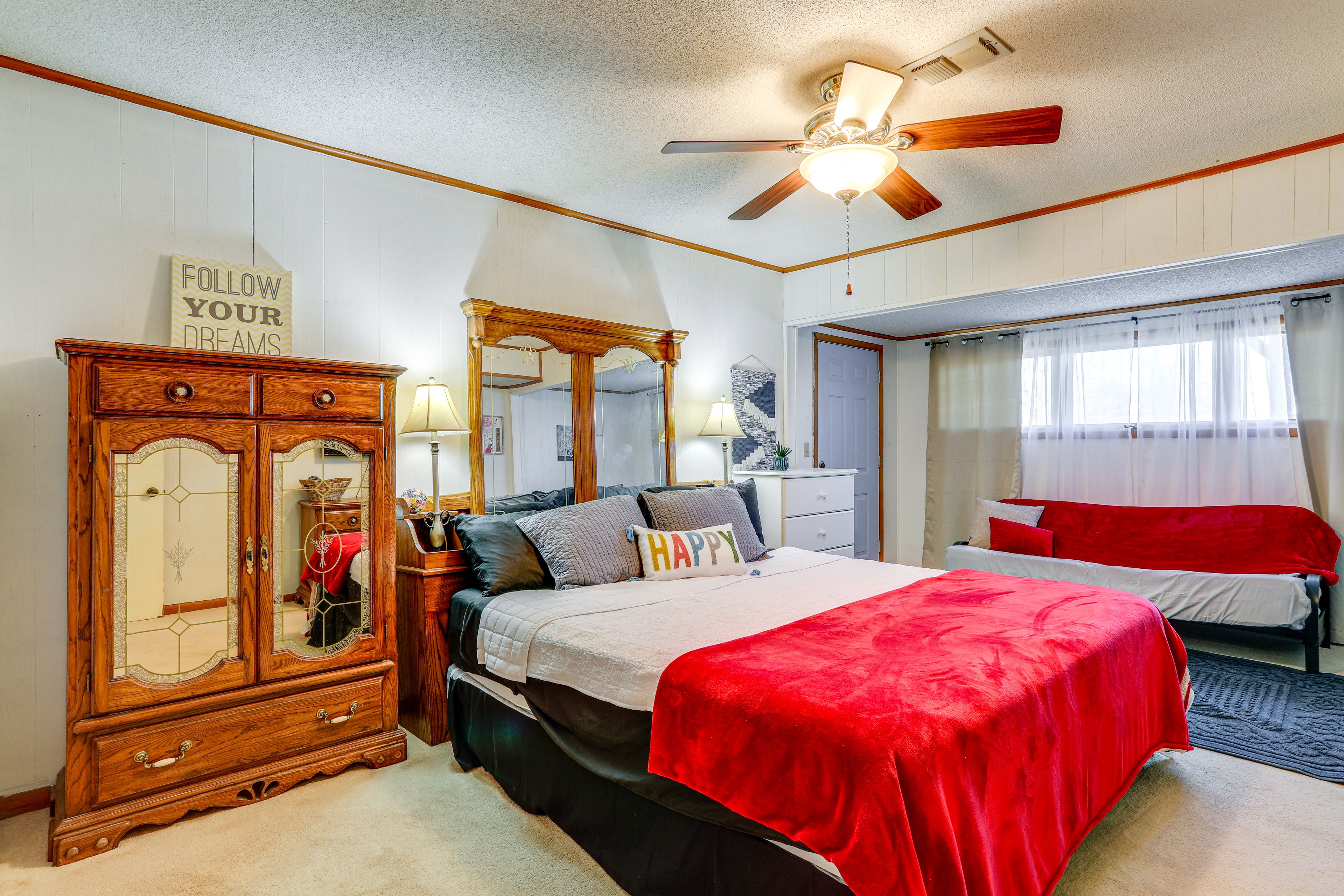 Bedroom 1 | Lower Level | King Bed | Full Futon | Linens Provided | Smart TV