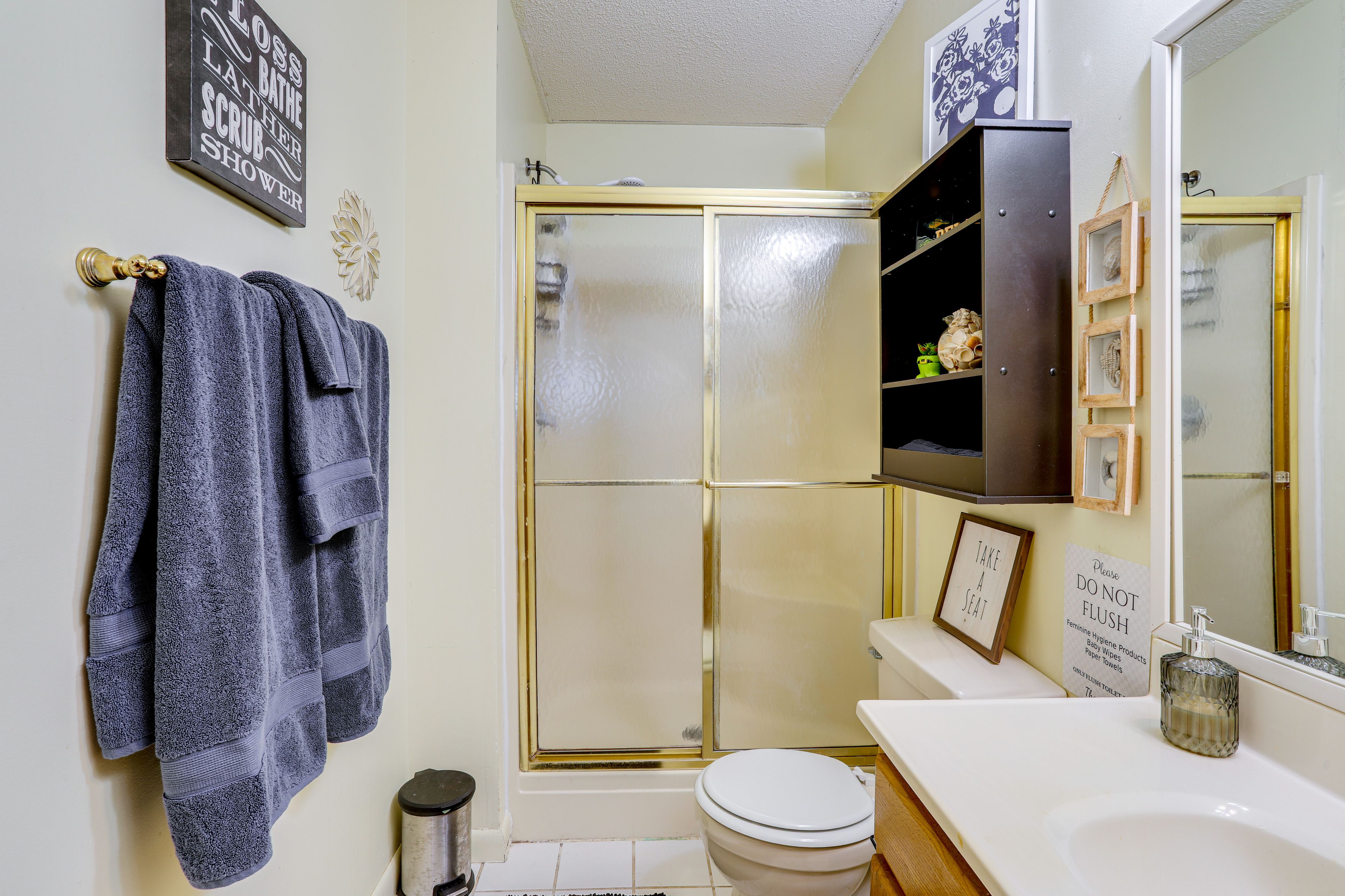 En-Suite Bathroom | Lower Level | Towels Provided