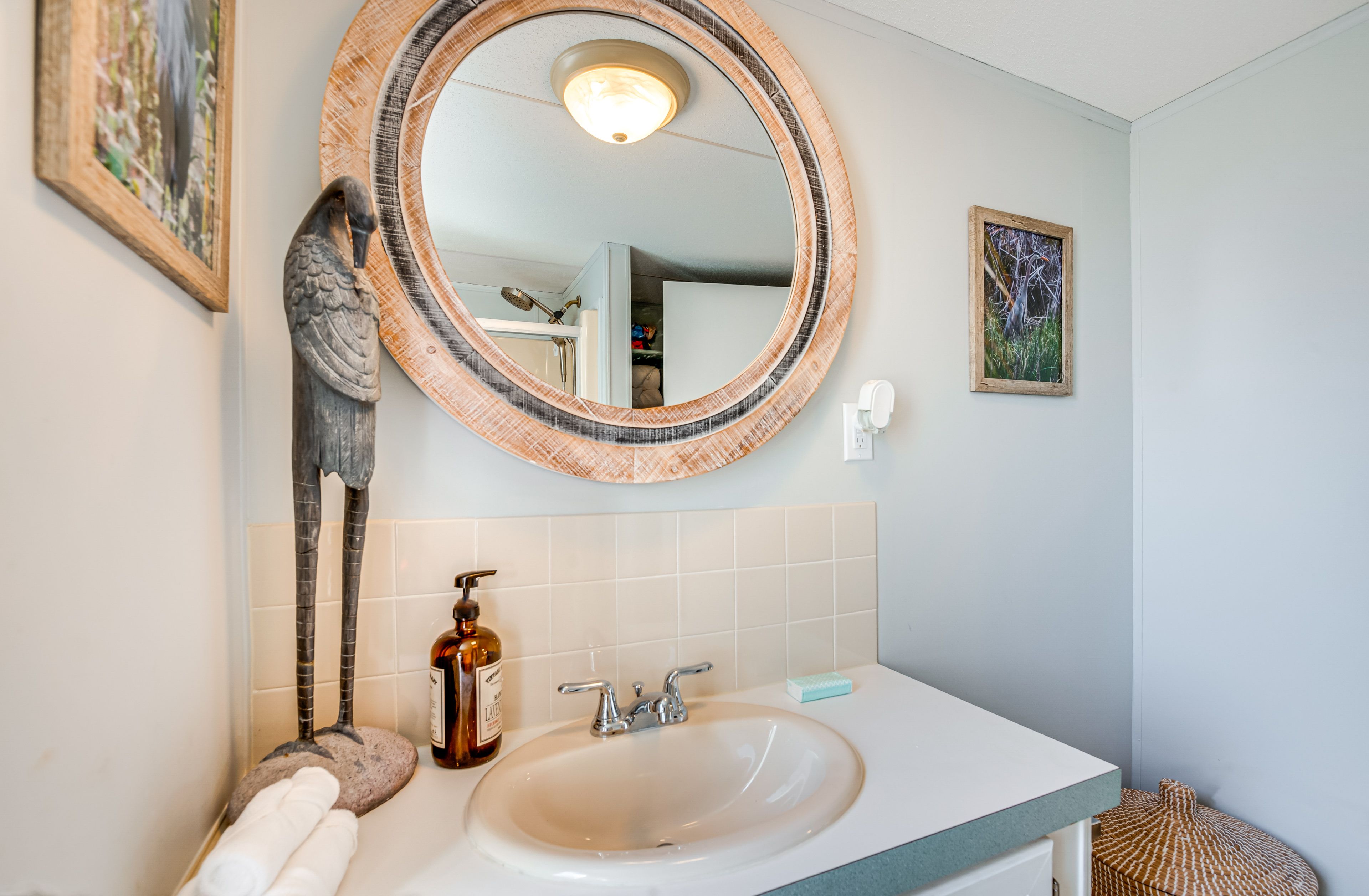 Full Bathroom | Towels Provided