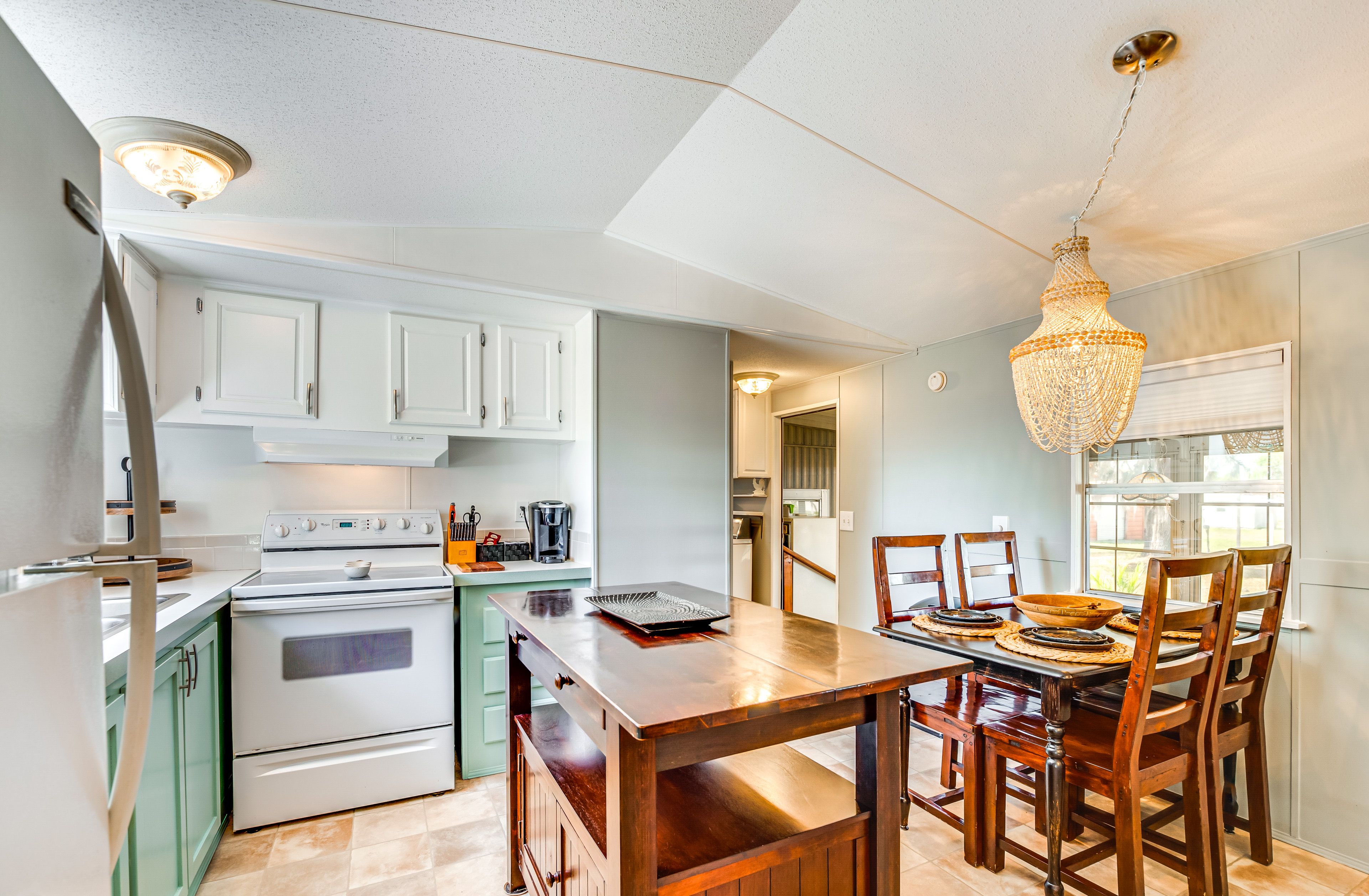 Dining Area | Dishware/Flatware