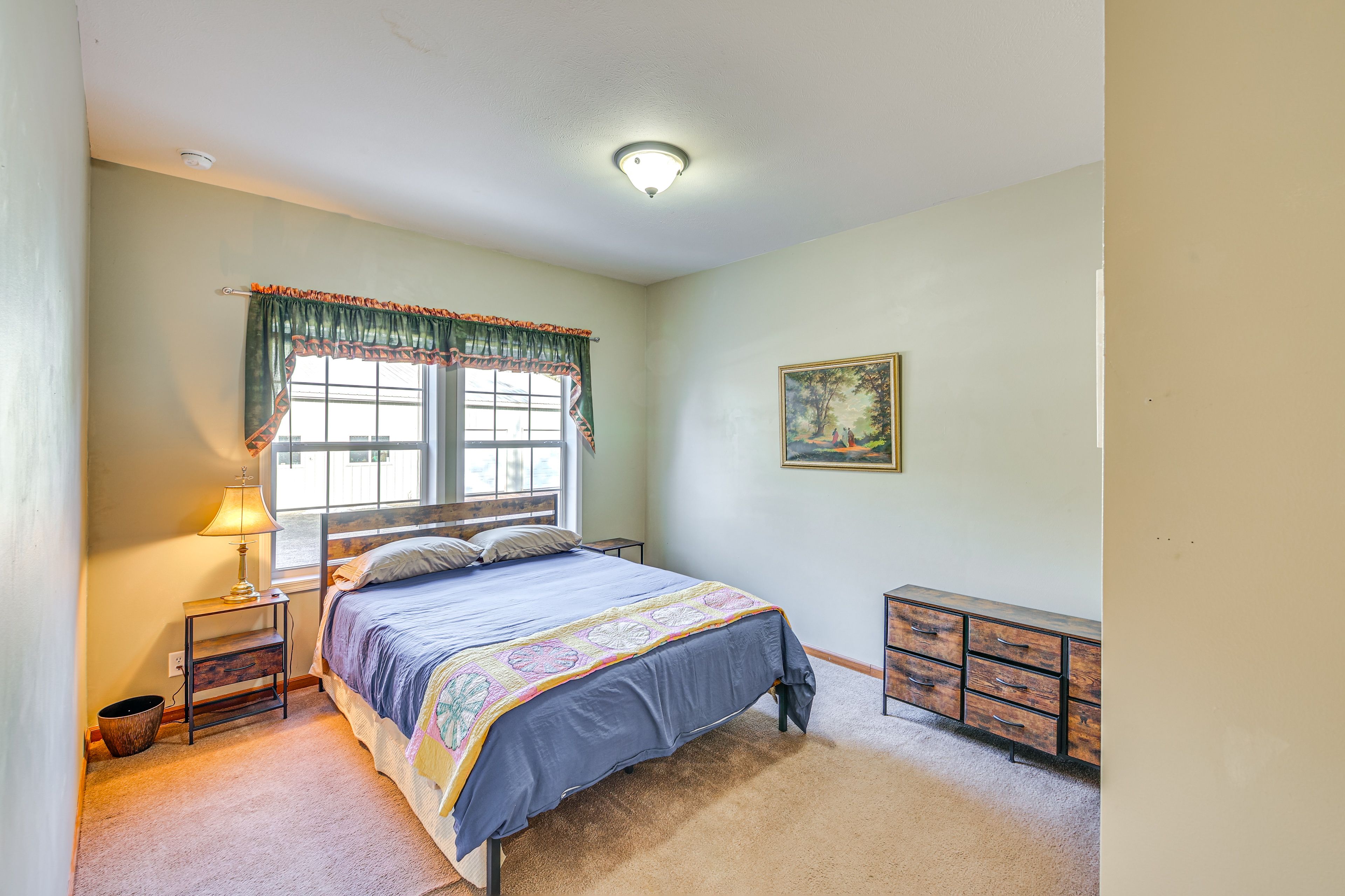 Bedroom 2 | Queen Bed
