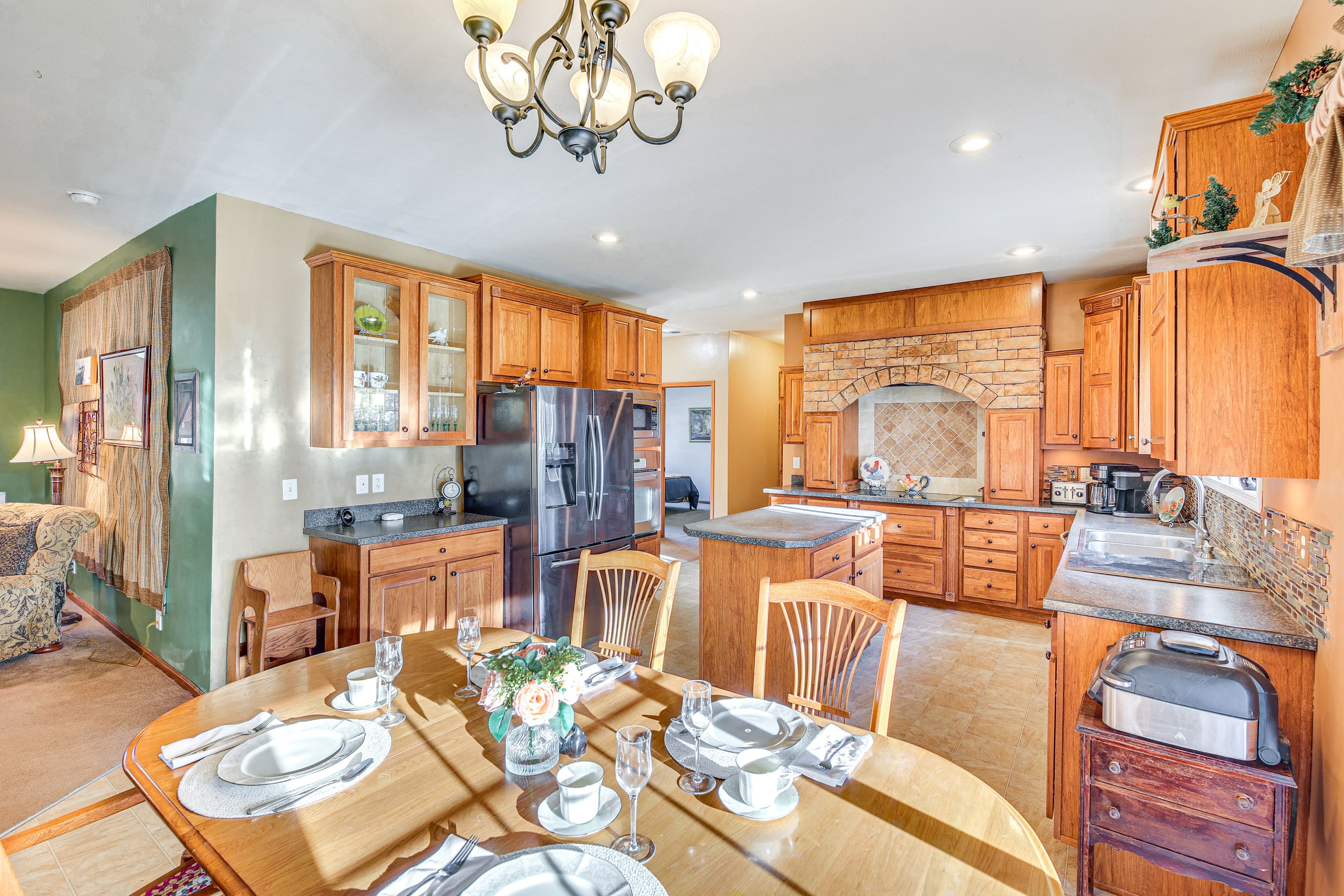 Dining Area | Dishware/Flatware
