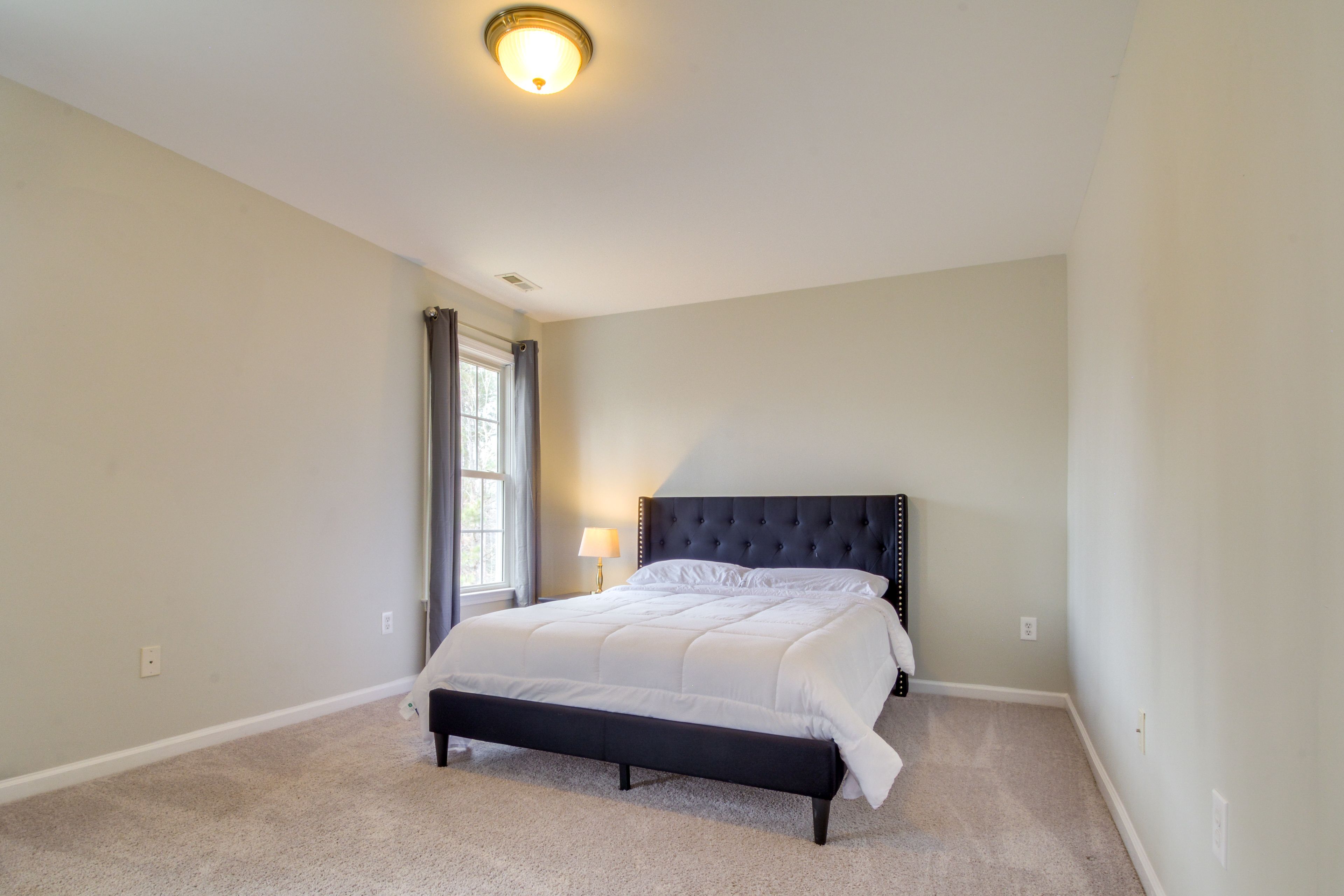 Bedroom 2 | 2nd Floor | Queen Bed