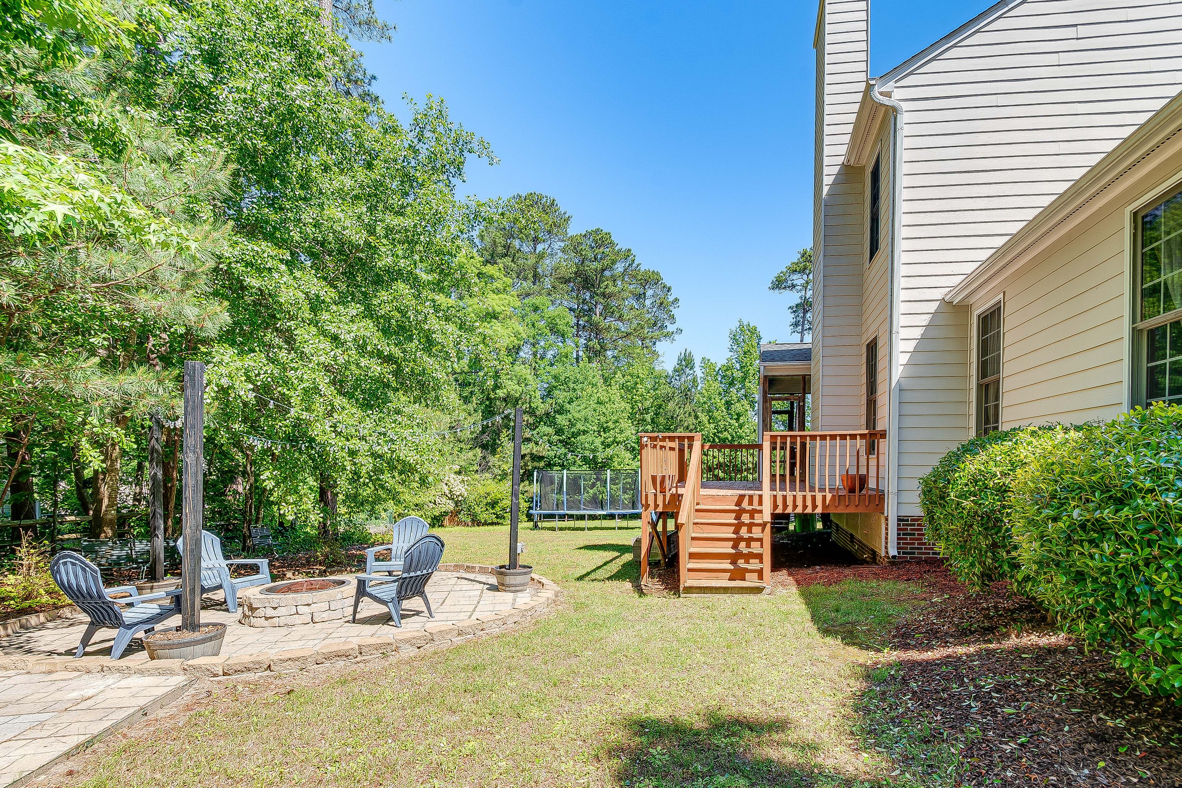 Backyard | Fire Pit | Deck | 17 Mi to NC State University