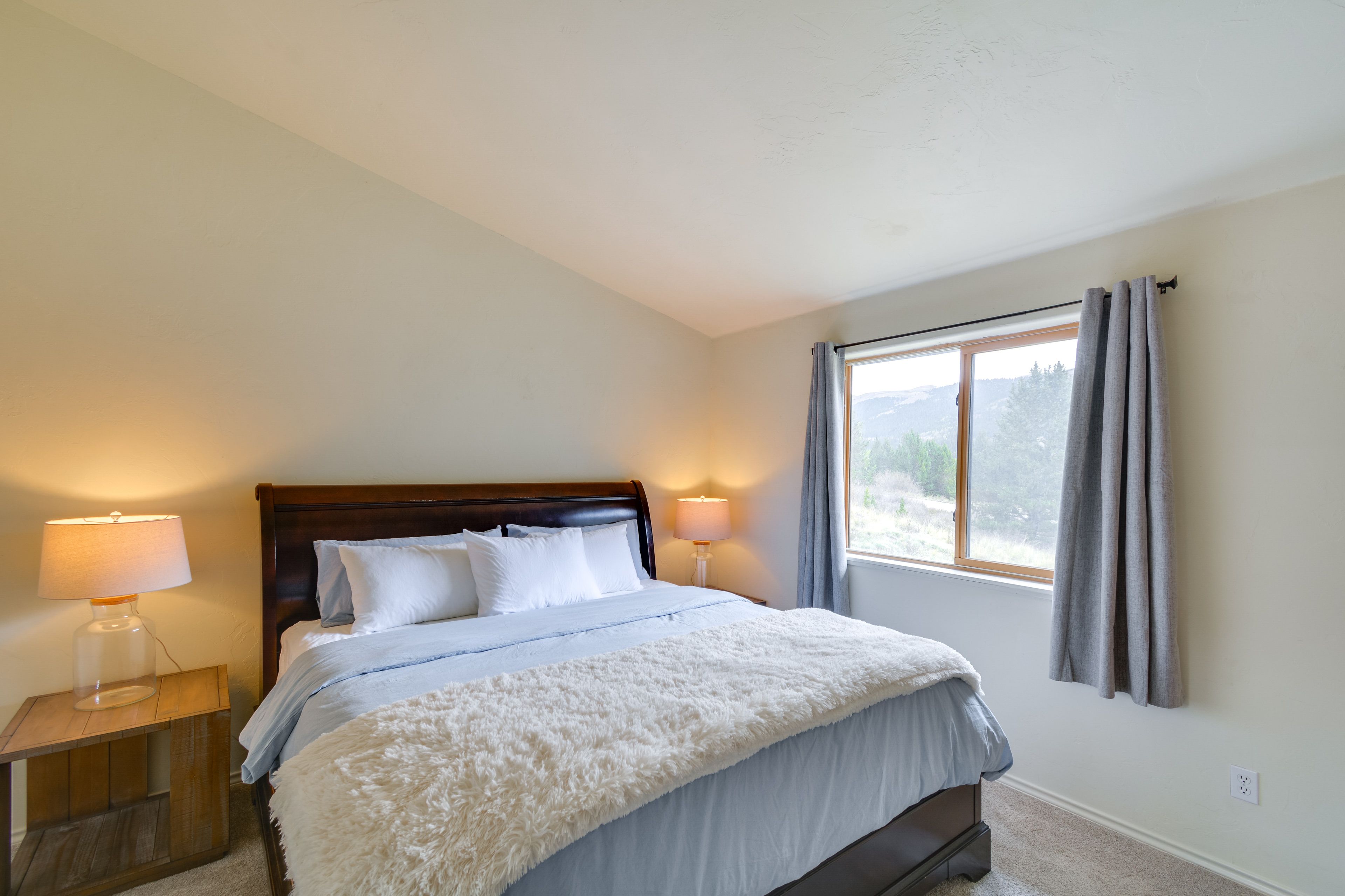 Bedroom 1 | King Bed | 2nd Floor