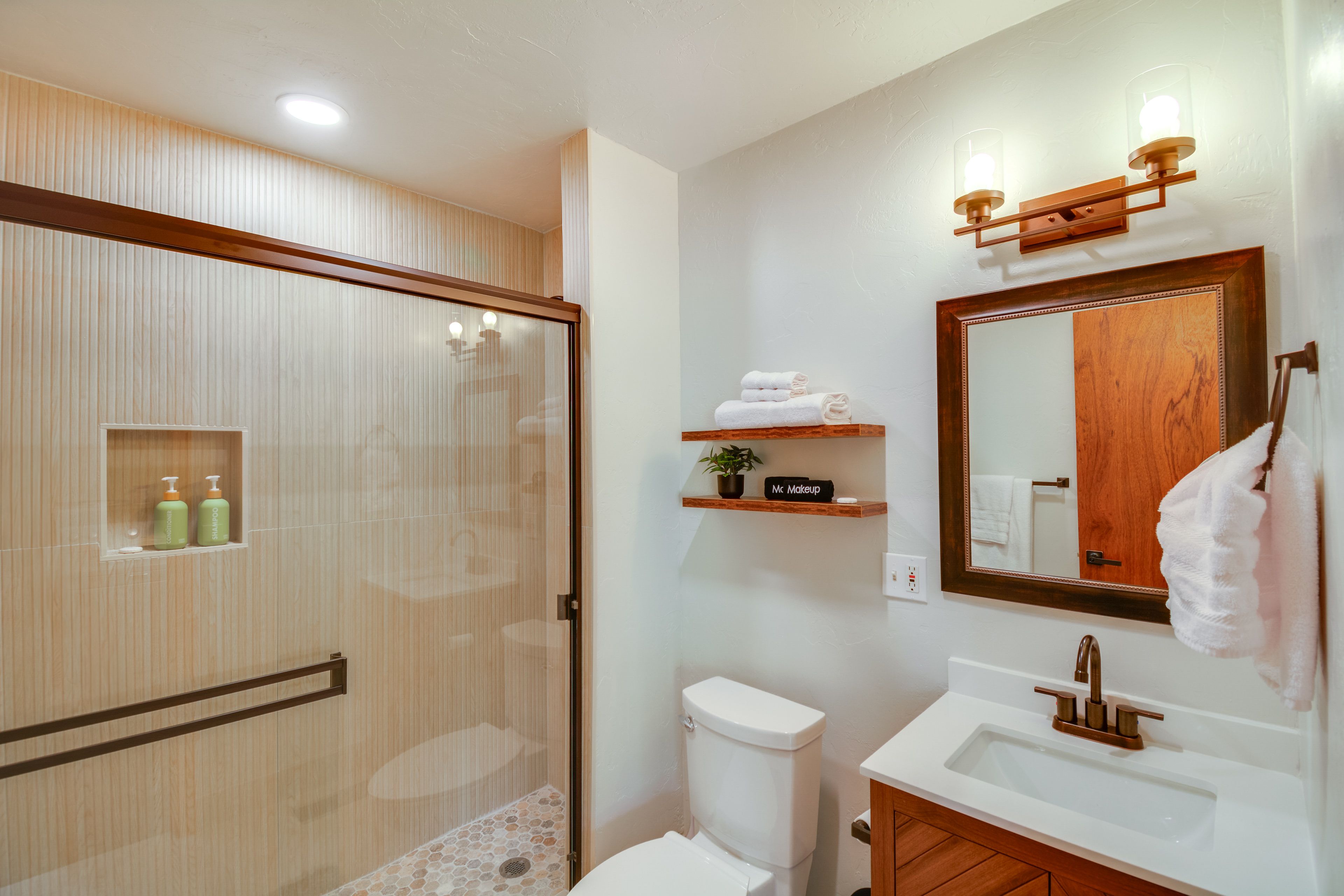 Full Bathroom | Laundry | 2nd Floor