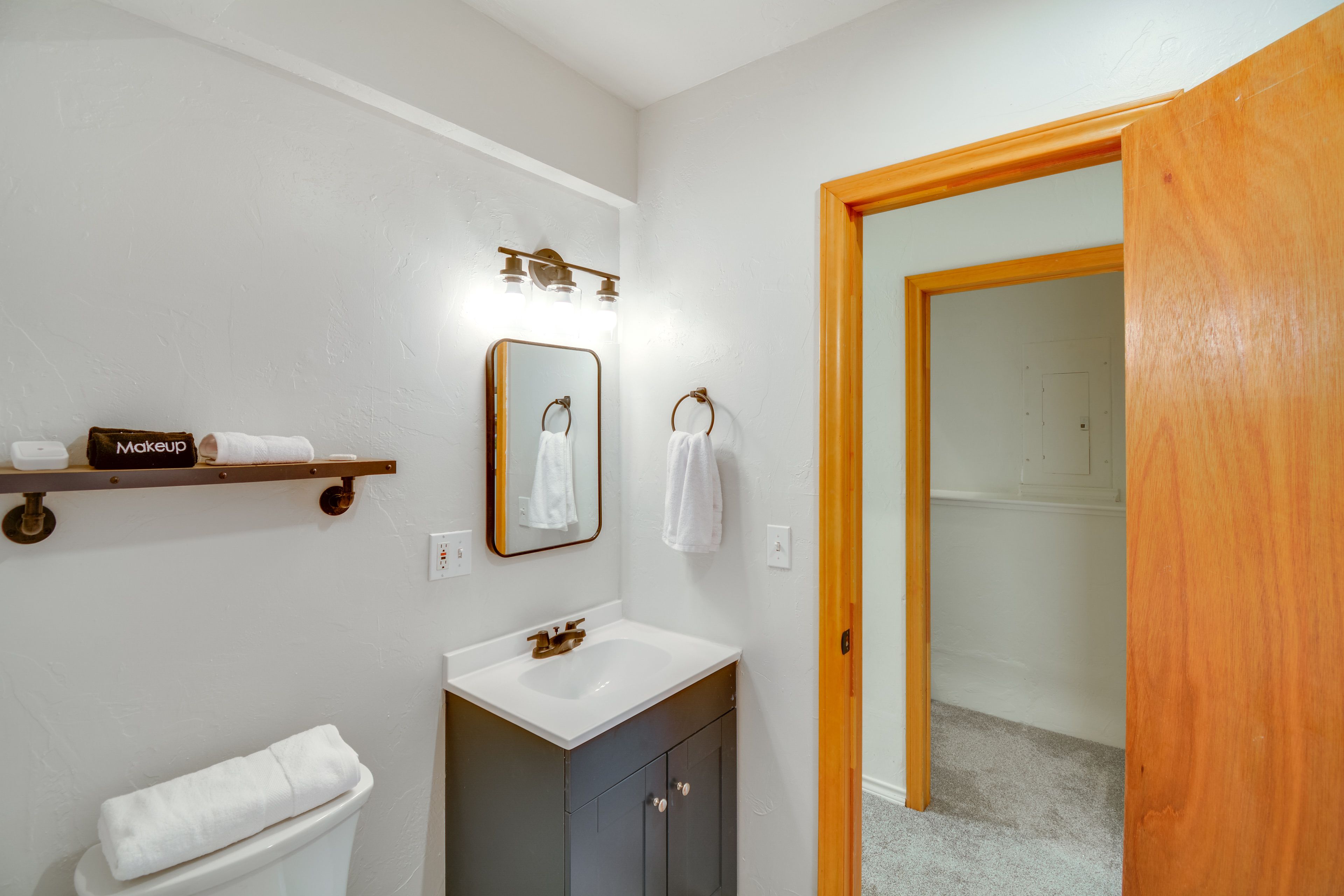 Full Bathroom | 1st Floor